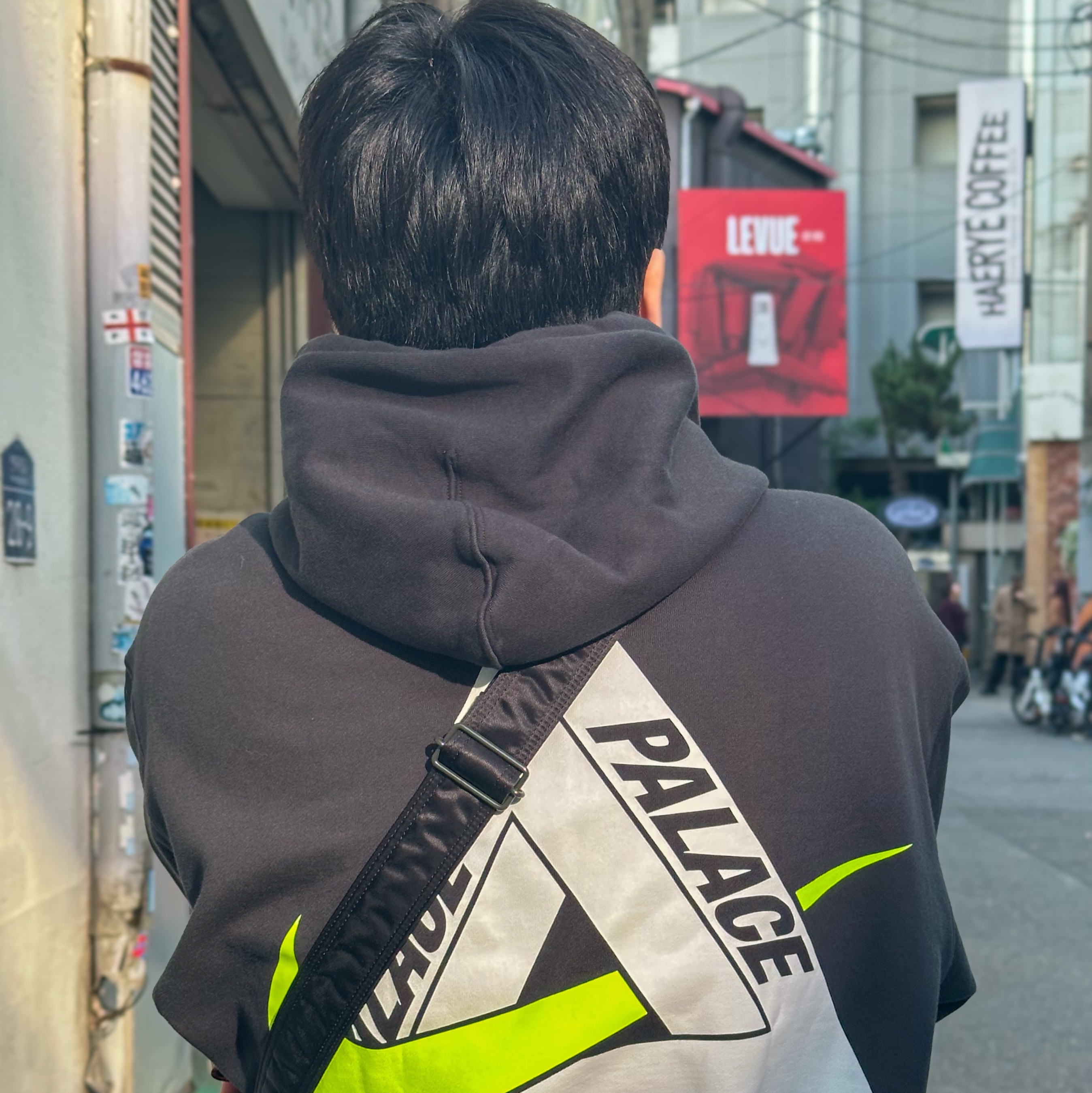 Palace x Nike Tri Swoosh Hood Black - 25FW, Porter All New Tanker Roll Bag Black 착용 스타일 - 1