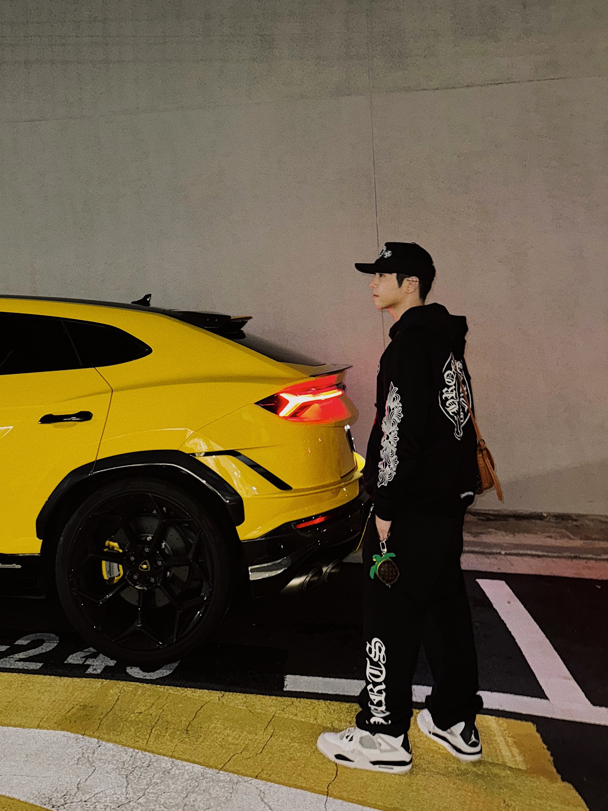 Chrome Hearts Horseshoe Floral Fleece Zip-Up Hoodie Black, Chrome Hearts Horseshoe Denim Baseball Hat Black 착용 스타일 - 3