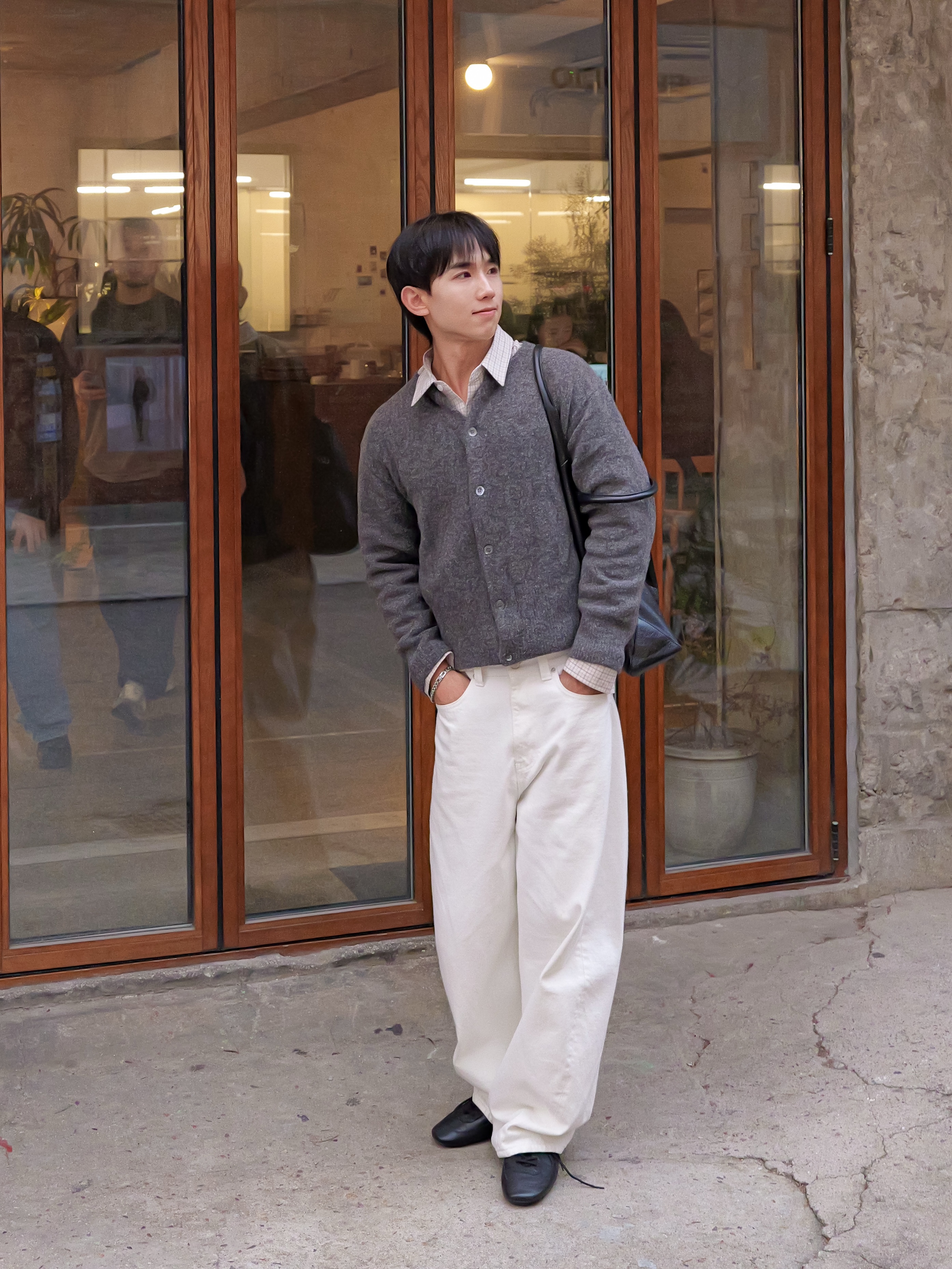 noun Wide Curved Denim Pants White, LOSTGARDEN UNIFORM Driving Sneakers Black 착용 스타일 - 2