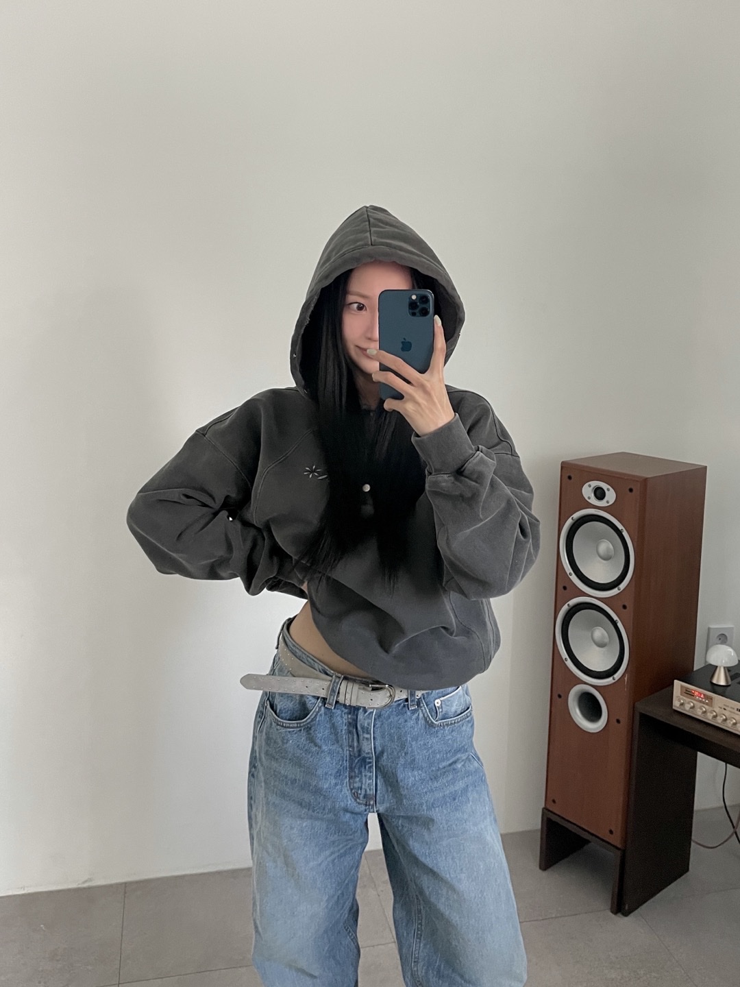 Riomeu Pigment Heavy Sweat Burton Hoodie Charcoal 착용 스타일