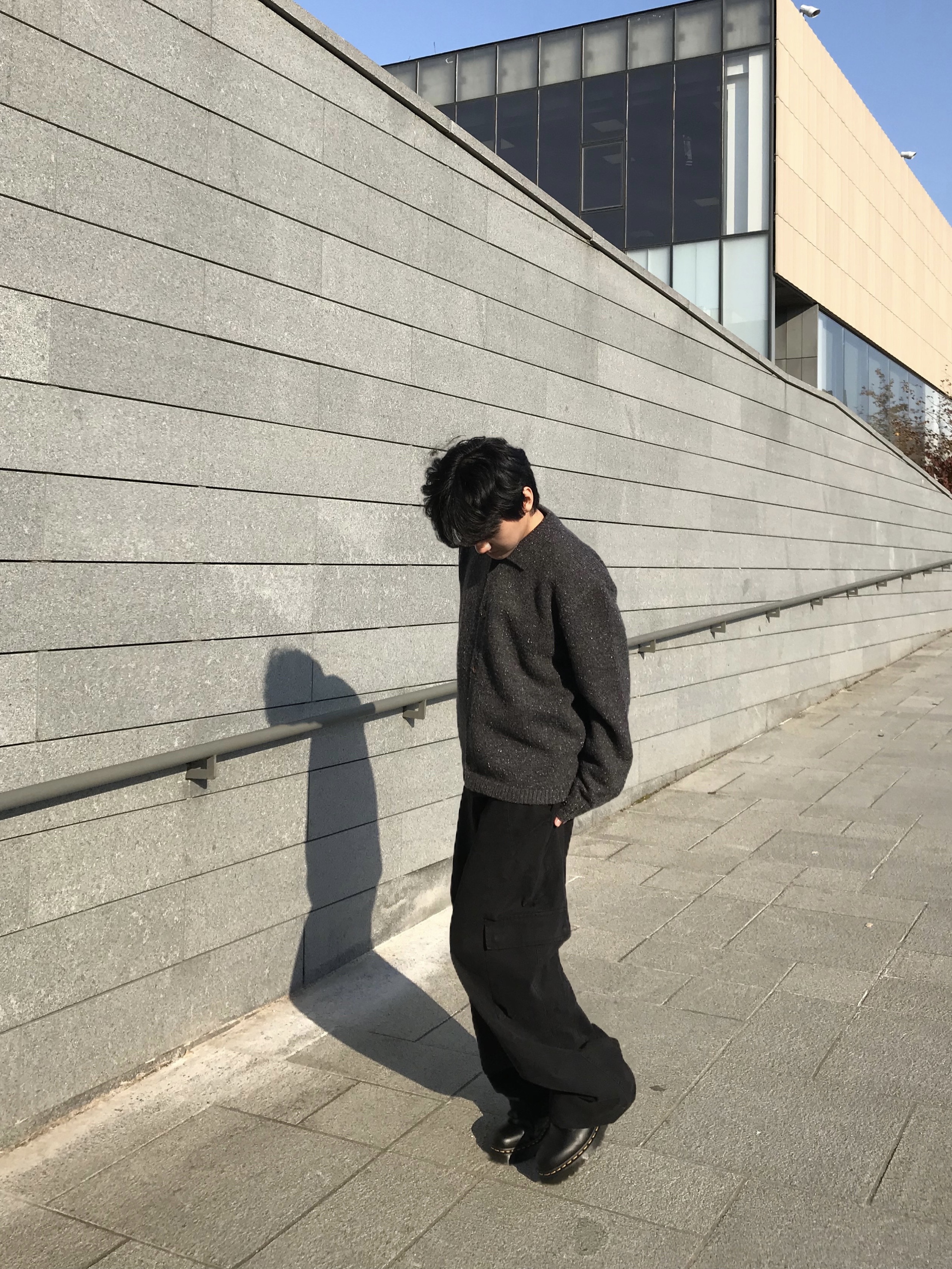 noun Nep Yarn Collar Cardigan Charcoal, noun Washed Cargo Pants Black 착용 스타일 - 2