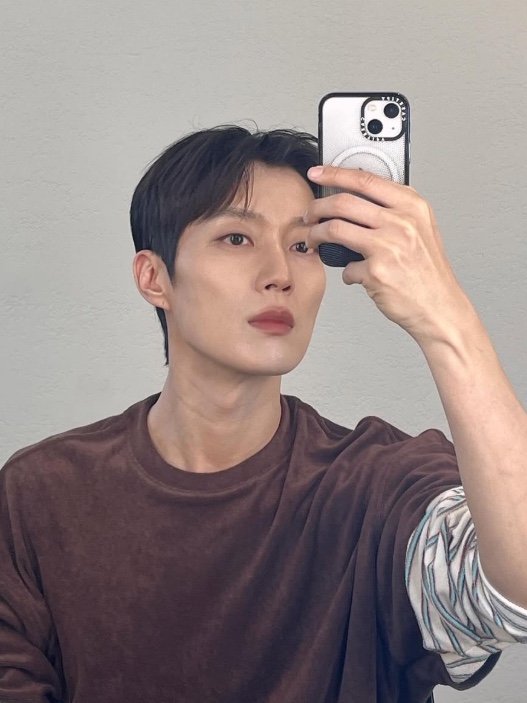Nonnod Terry Layered T-shirts Brown, Nonnod Terry Layered T-shirts Grey 착용 스타일 - 1