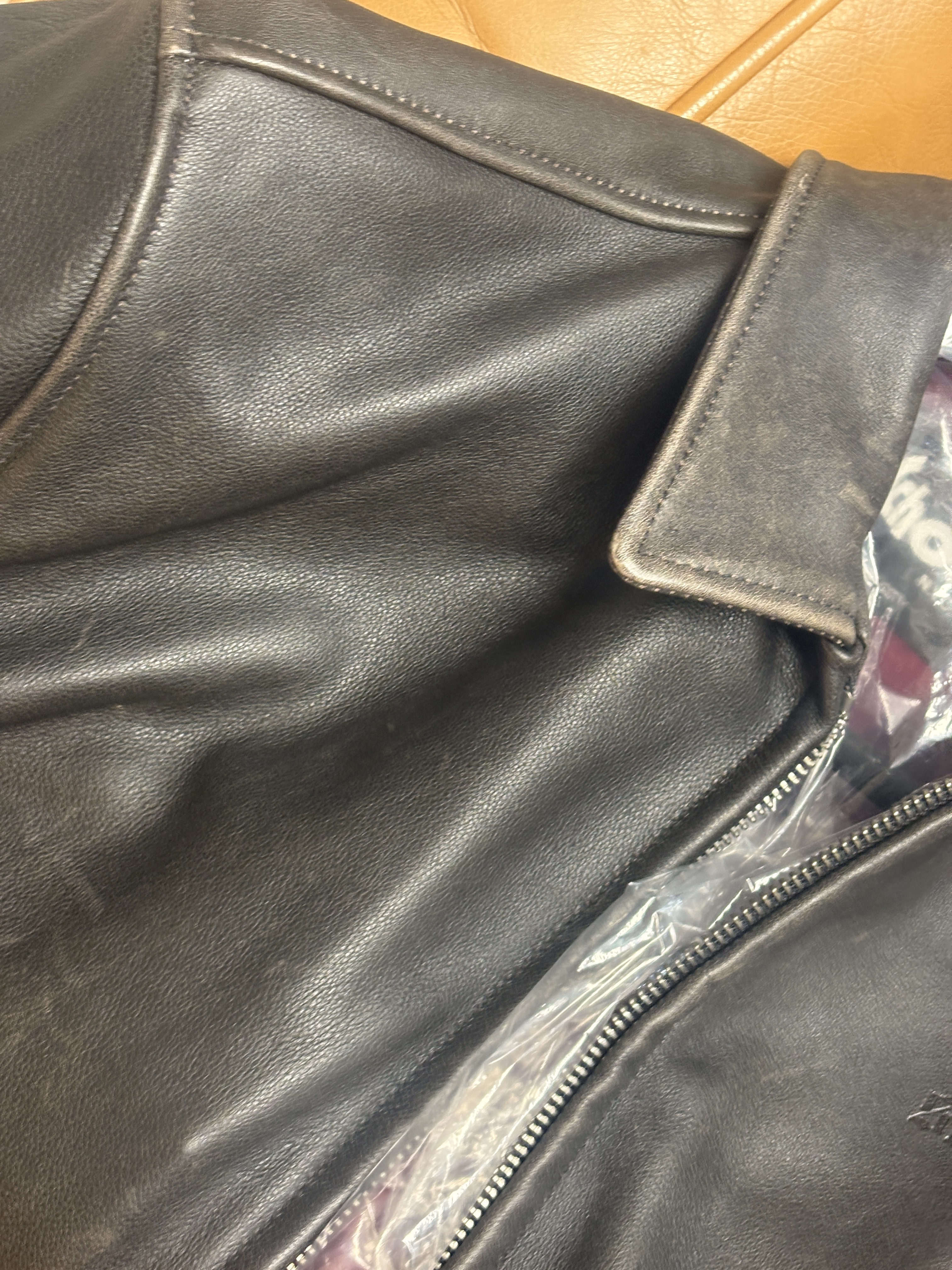 Supreme x Schott Leather Racer Jacket Black - 25FW 착용 스타일 - 2