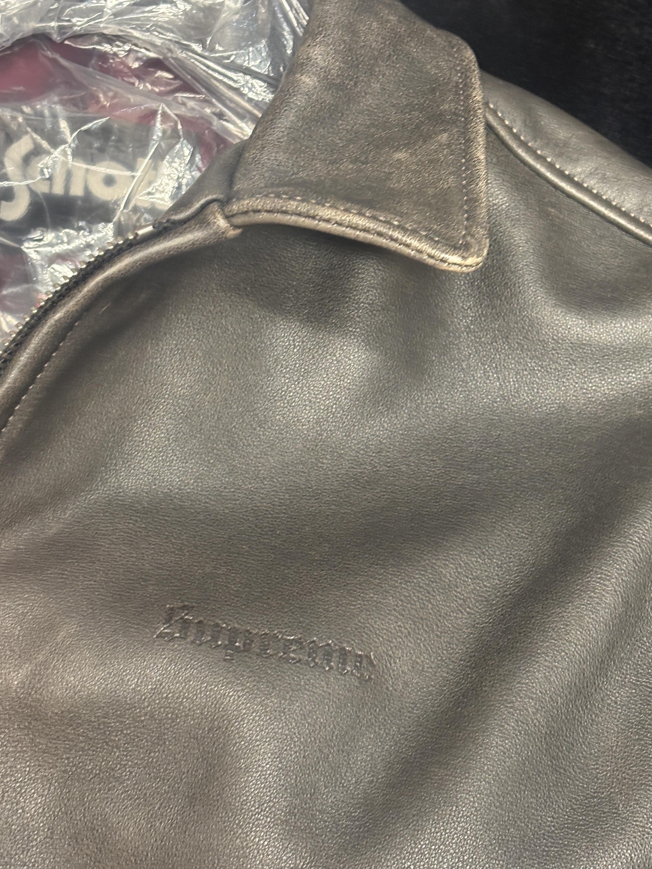 Supreme x Schott Leather Racer Jacket Black - 25FW 착용 스타일 - 3