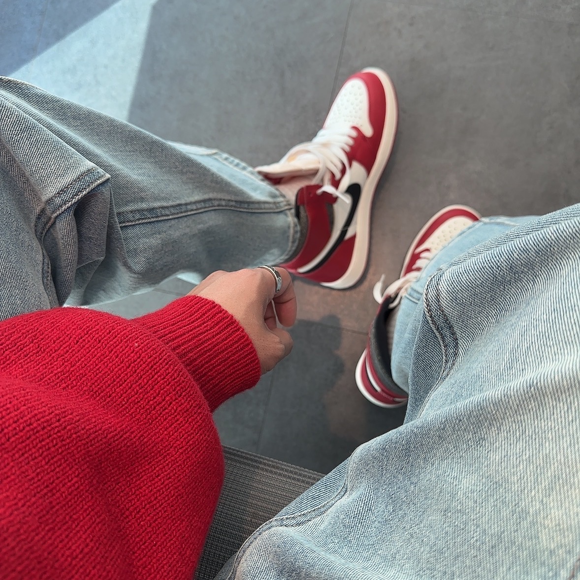 Jordan 1 Retro High OG Chicago 2022, Louis Vuitton LV Mosaic Thin Ring Palladium 착용 스타일