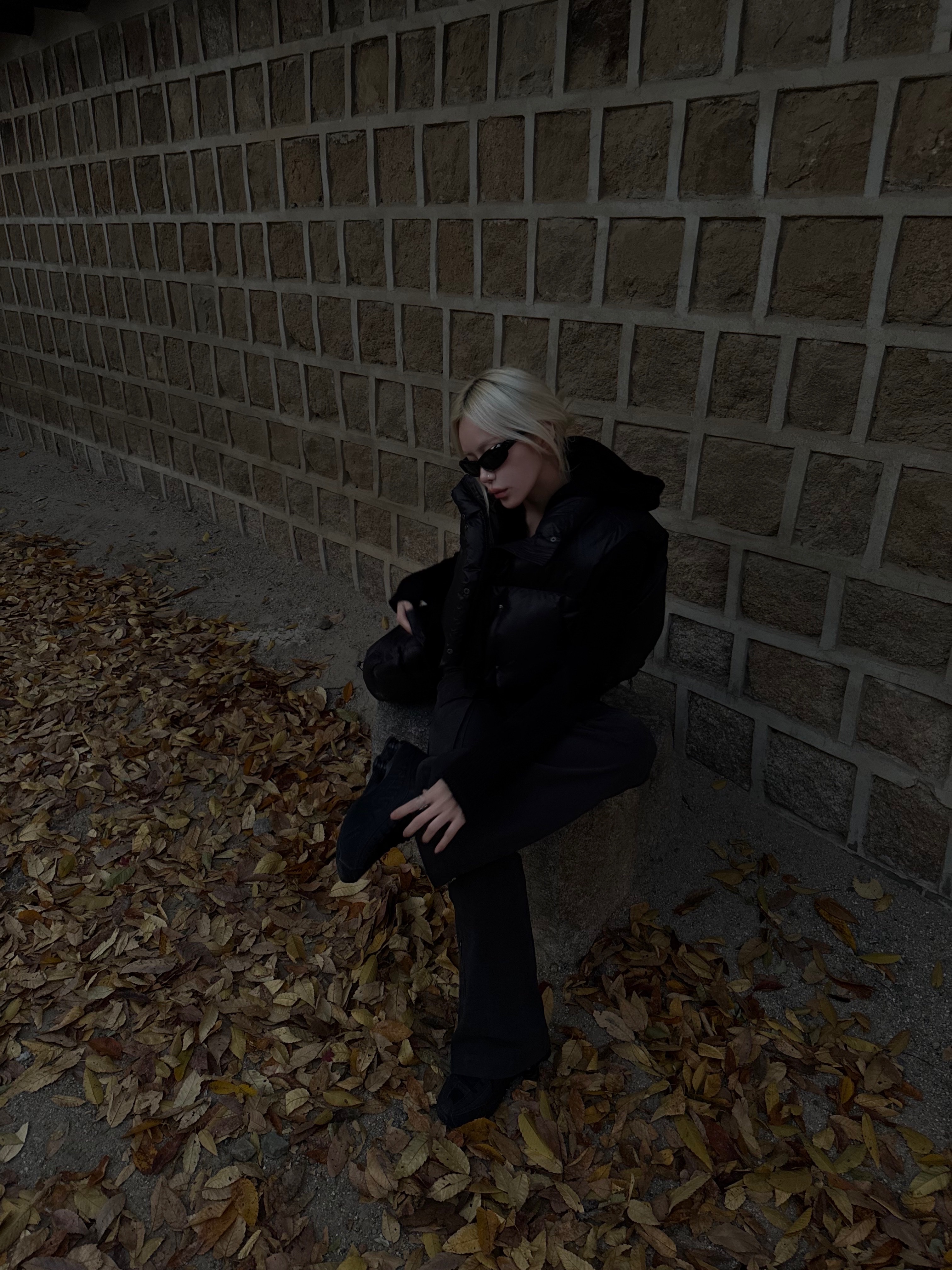 (W) Nike Shox R4 Black 착용 스타일 - 5