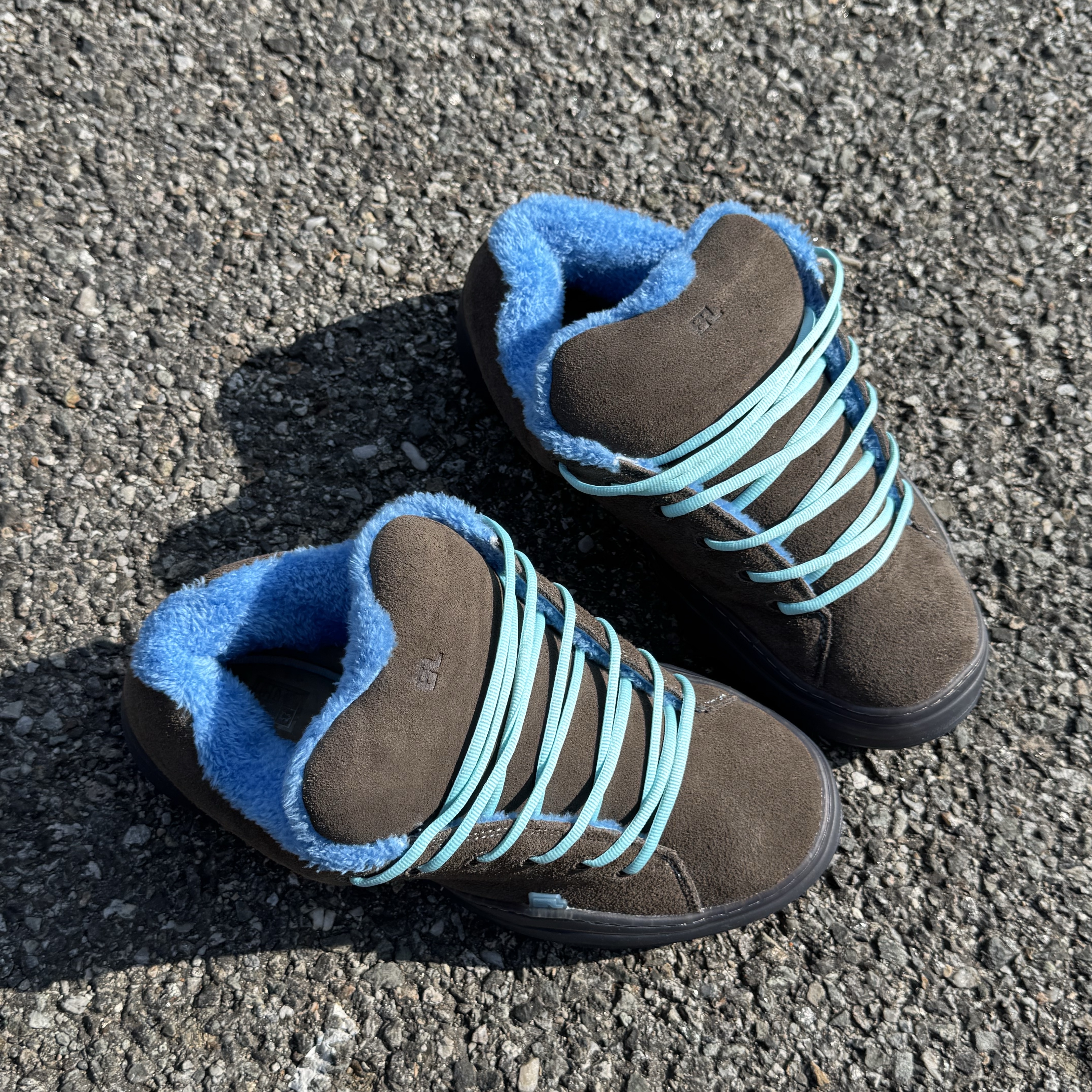 ERL Vamp Skate Electric Gray 착용 스타일