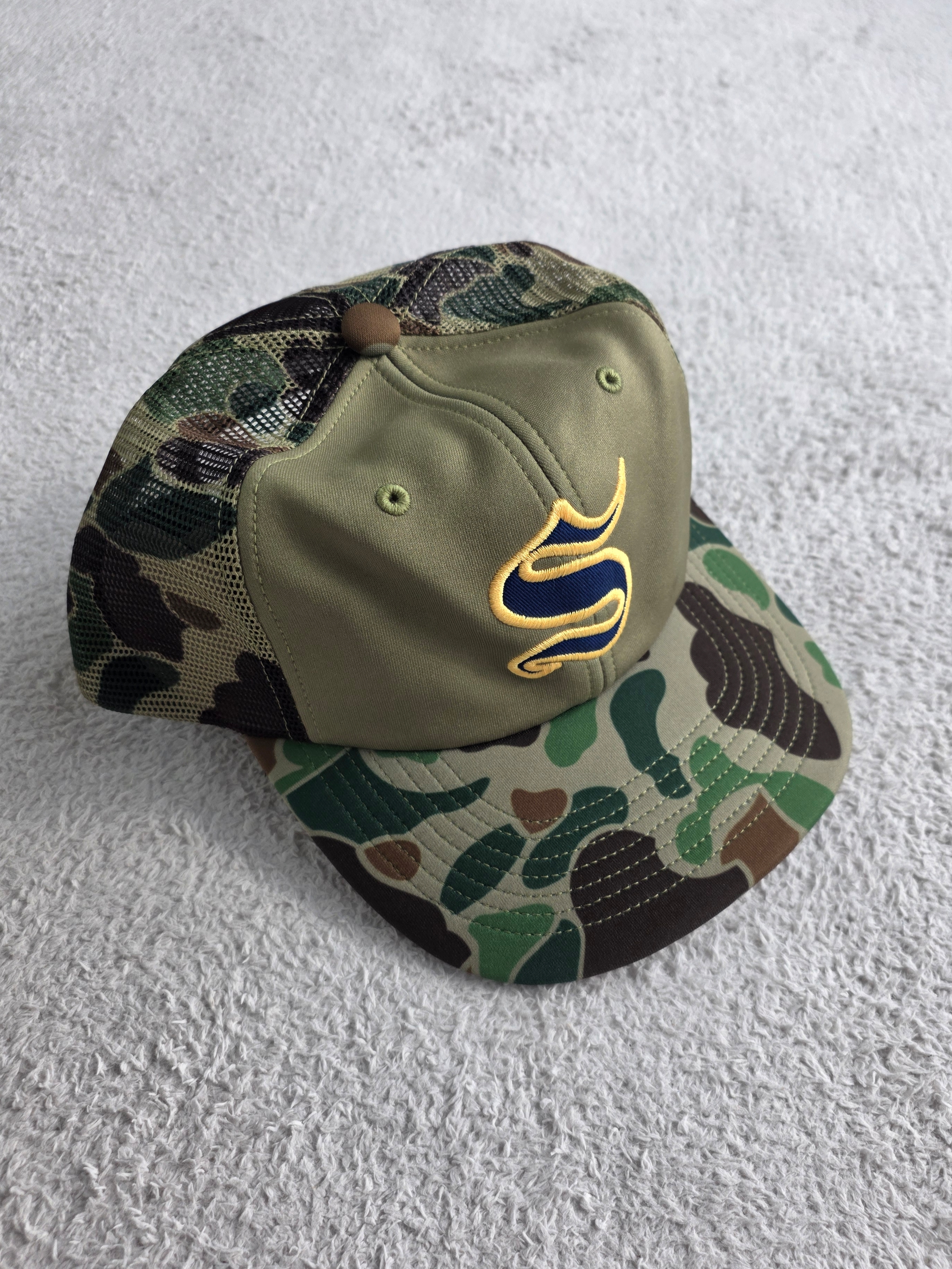 Supreme Contrast S Mesh Back 6-Panel Olive Camo - 25FW 착용 스타일