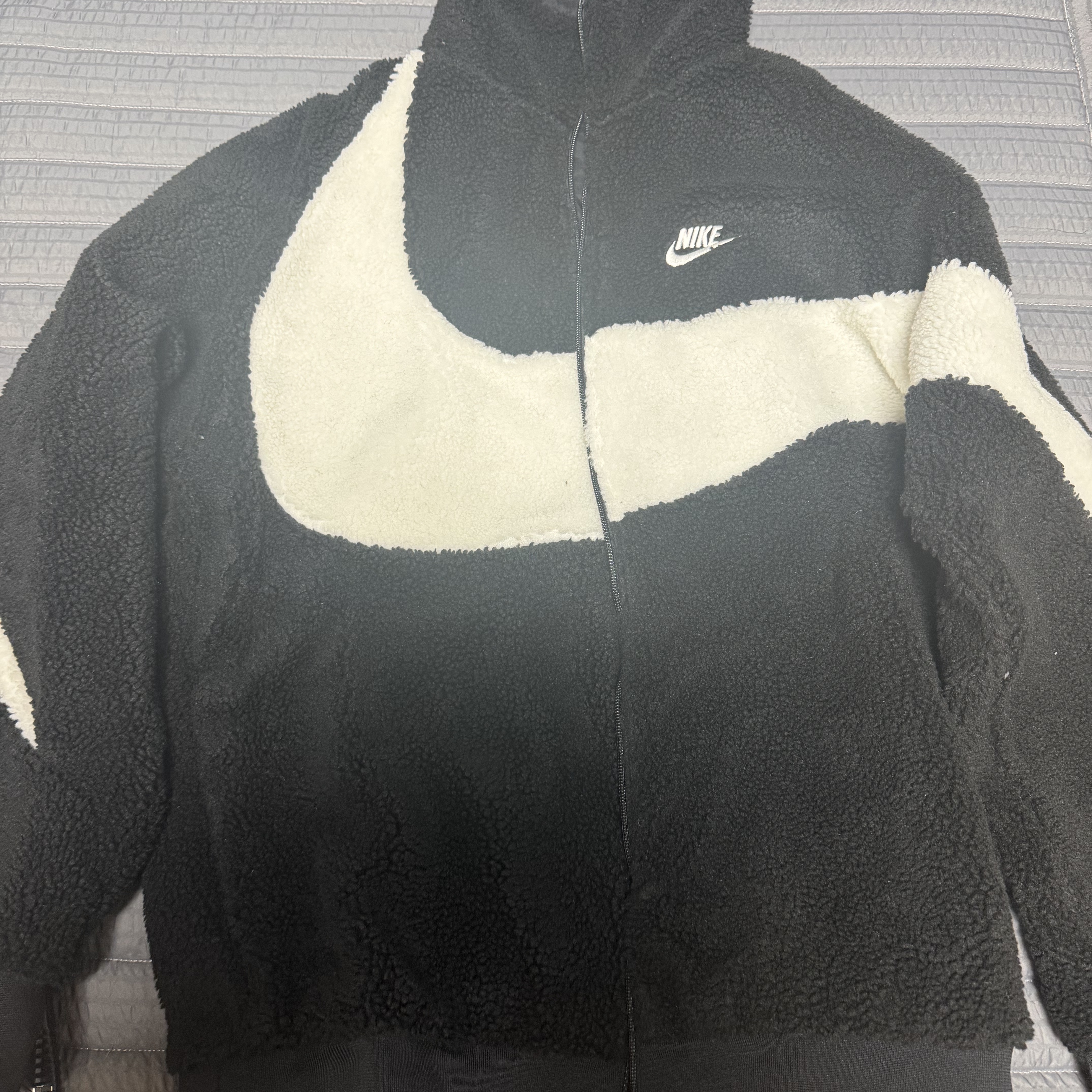 Nike Big Swoosh Full Zip Jacket Black Sail 착용 스타일 - 2