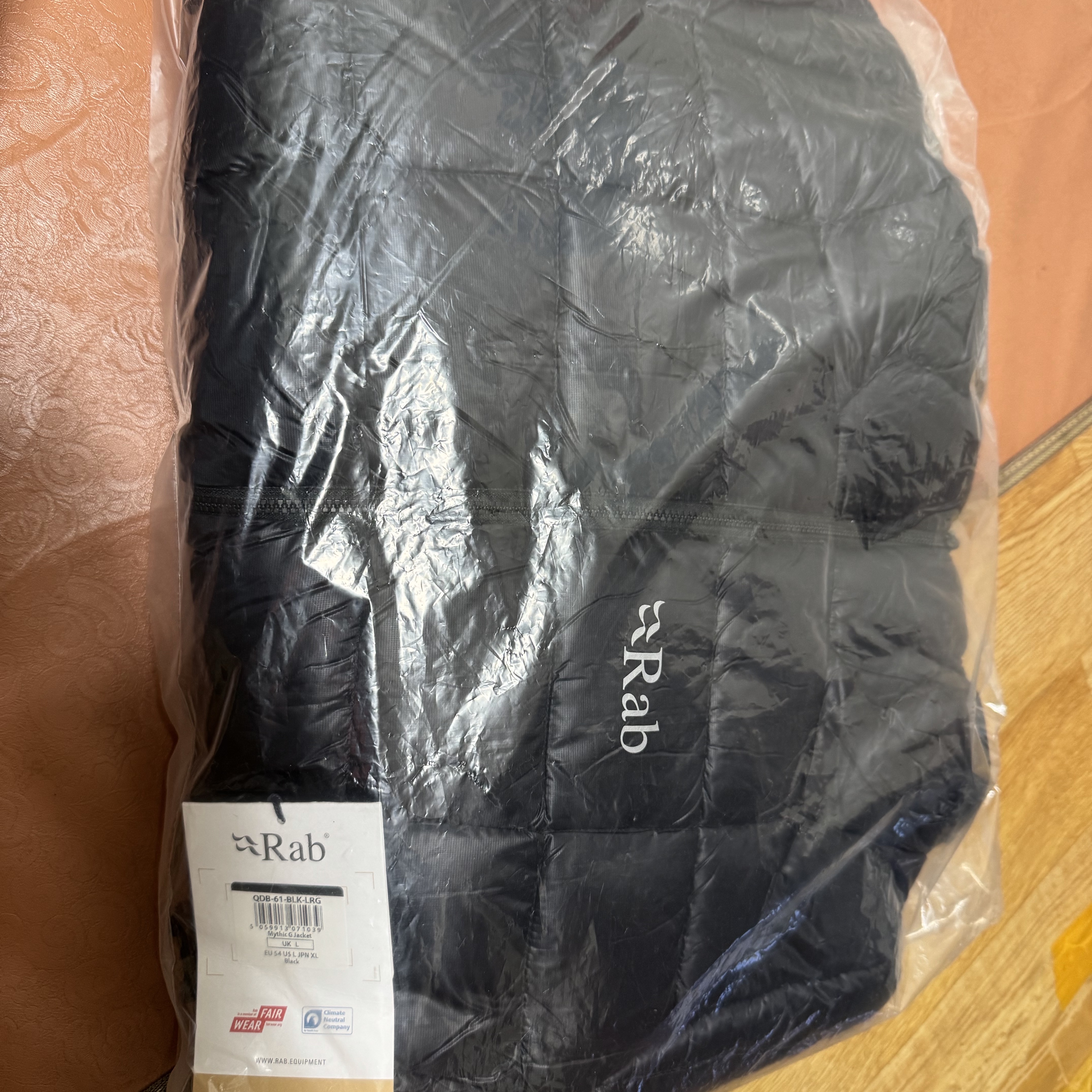 Rab Mythic G Down Jacket Black 착용 스타일