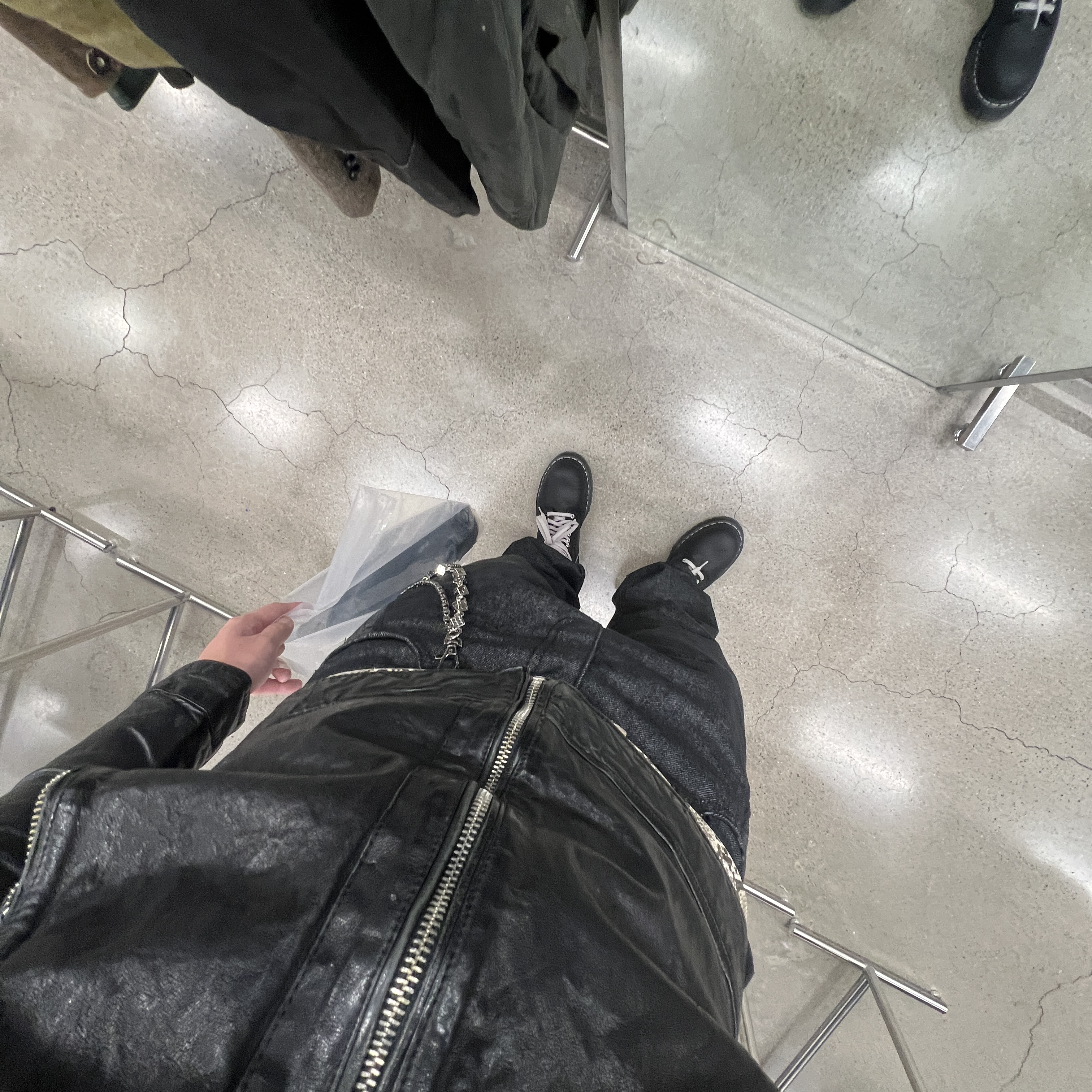 Dr. Martens x Rick Owens Quad Sole Steel Toe Boots Black 착용 스타일 - 3