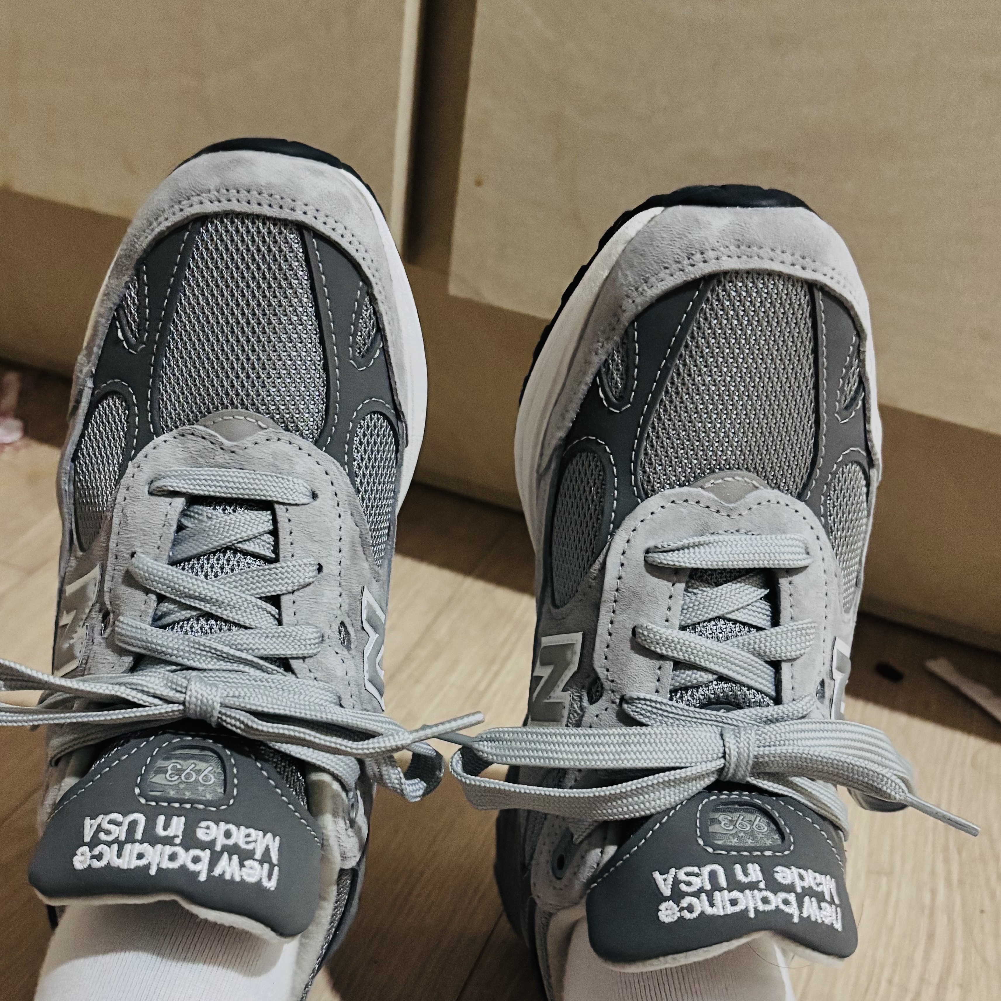 (W) New Balance 993 Made in USA Grey - B Standard 착용 스타일 - 3