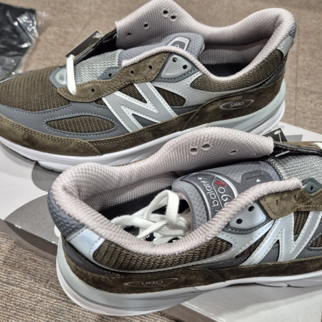 New Balance 990v6 Made in USA True Camo 착용 스타일
