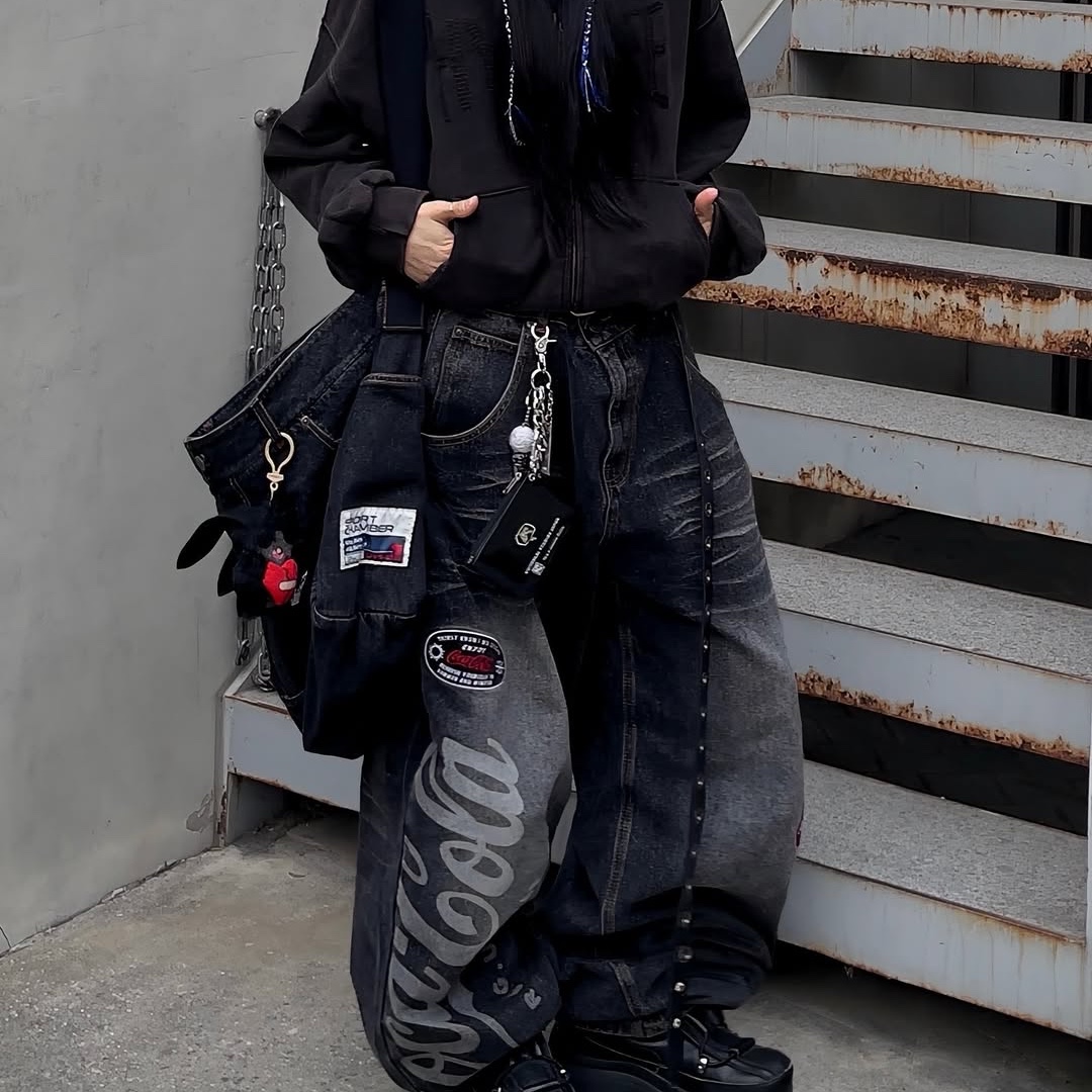SPORT CHAMBER x Coca-Cola Balloon Denim Pants Black, SPORT CHAMBER x Coca-Cola Denim Cross Bag Black 착용 스타일 - 5