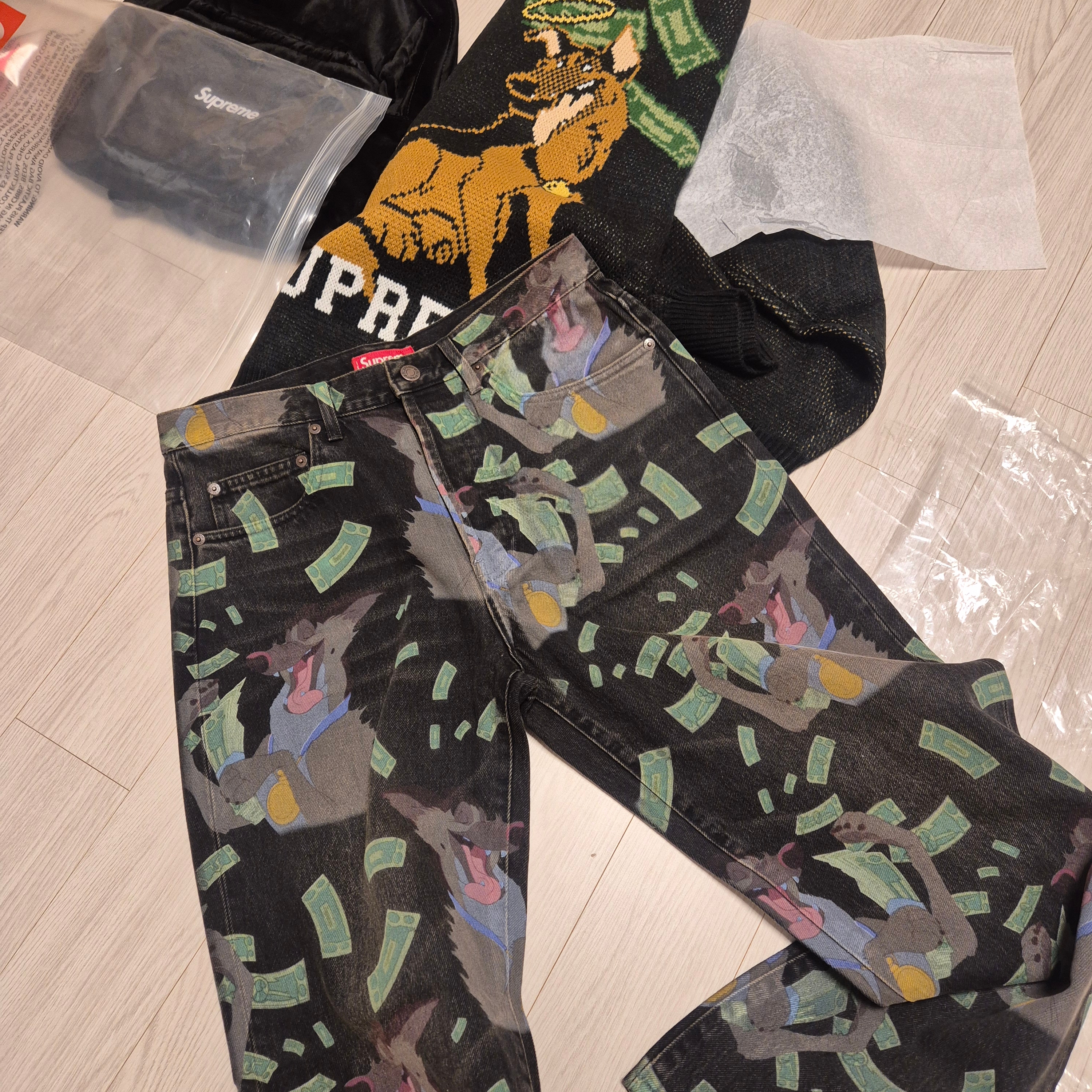 Supreme All Dogs Go To Heaven Sweater Black - 25FW 착용 스타일 - 9