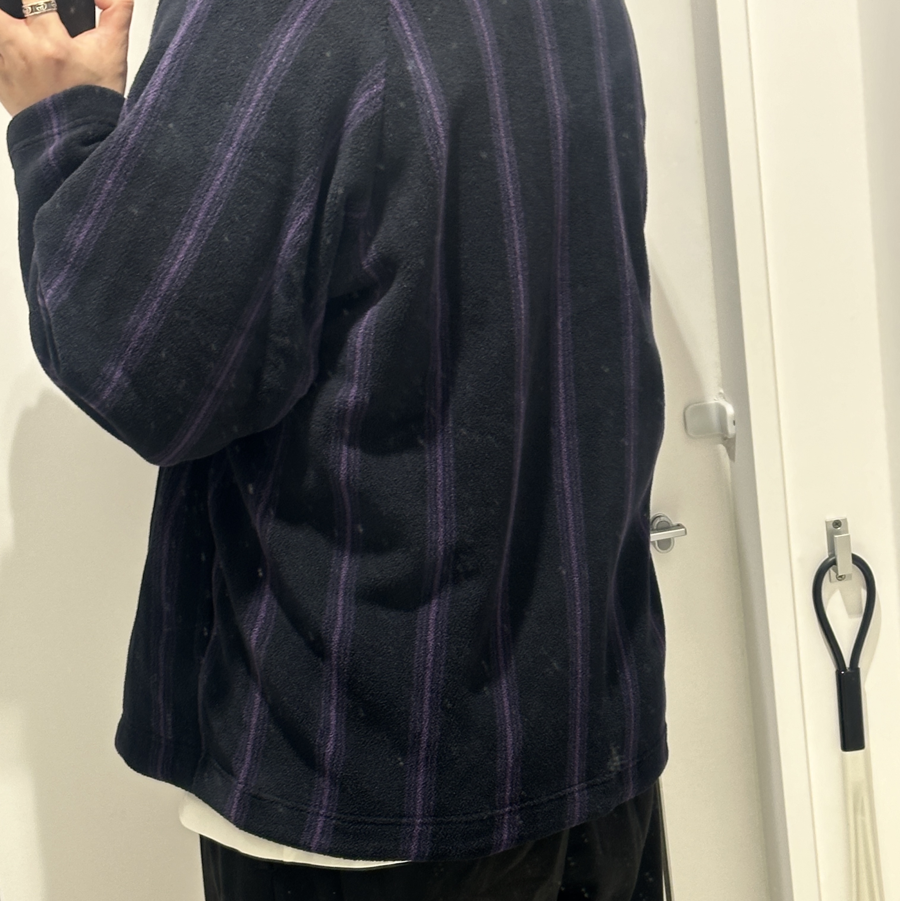 Uniqlo x Needles Fleece Oversized Cardigan Black - KR 착용 스타일 - 2