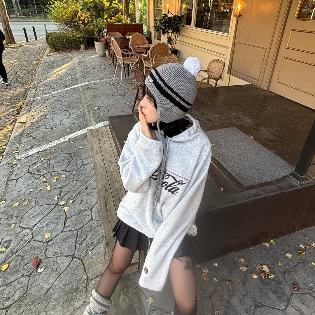 SPORT CHAMBER x Coca-Cola Fleece Gray, SPORT CHAMBER Route Earflap Beanie Gray 착용 스타일 - 1