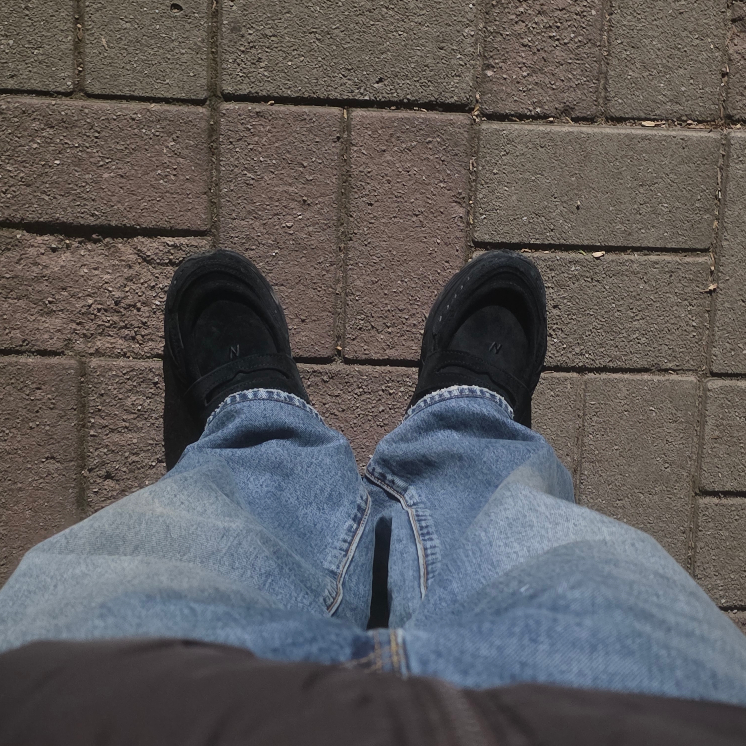 New Balance 1906L Black Black Cement 착용 스타일