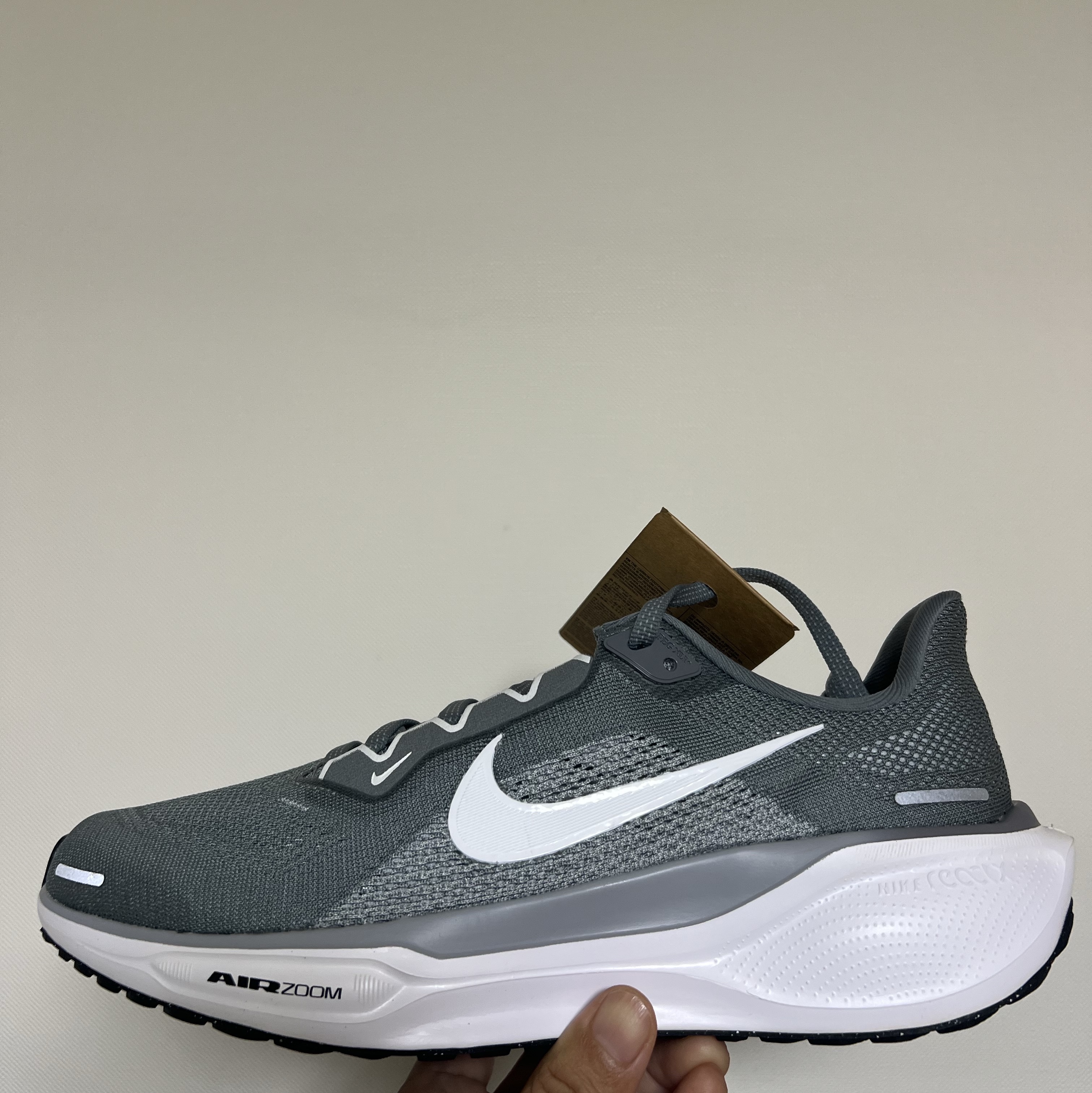 Nike Air Zoom Pegasus 41 Cool Grey Wolf Grey 착용 스타일 - 1