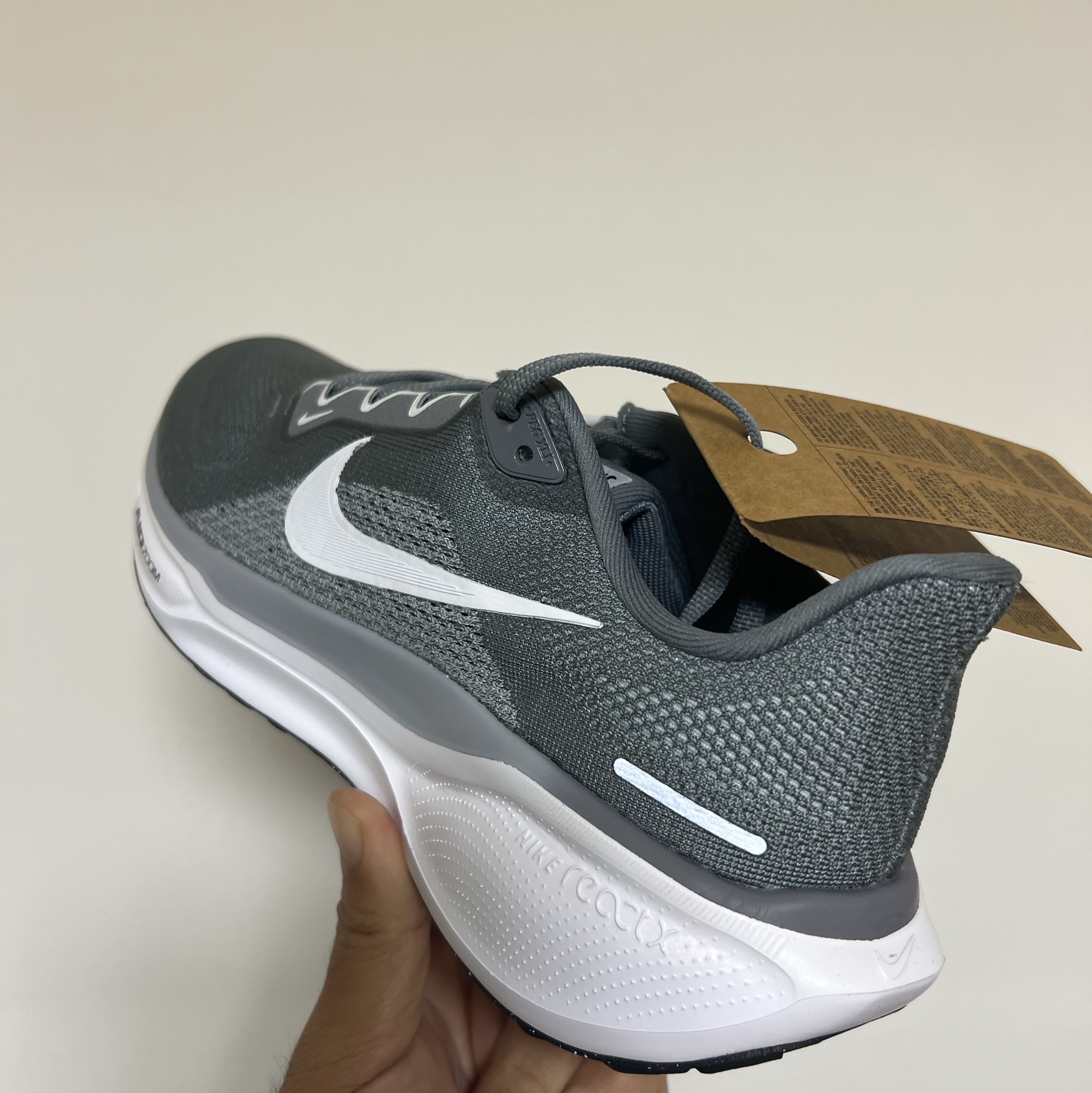 Nike Air Zoom Pegasus 41 Cool Grey Wolf Grey 착용 스타일 - 2