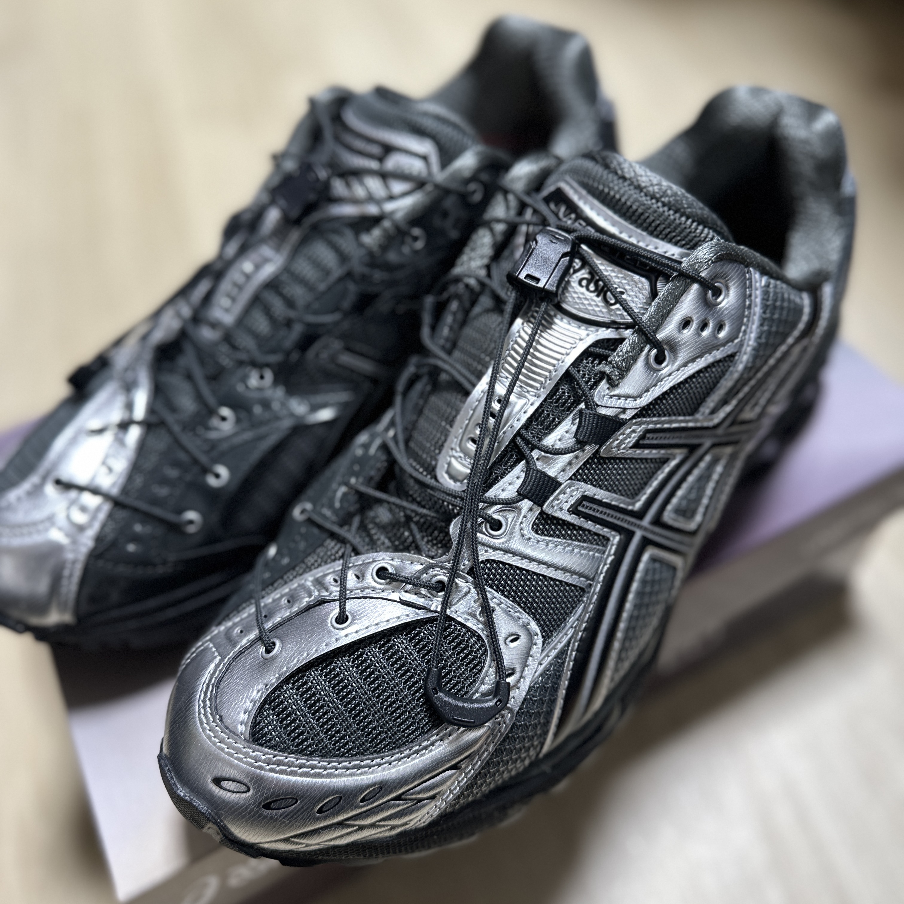 Asics x Unaffected Gel-Nimbus 10.1 Silver Black 착용 스타일 - 1