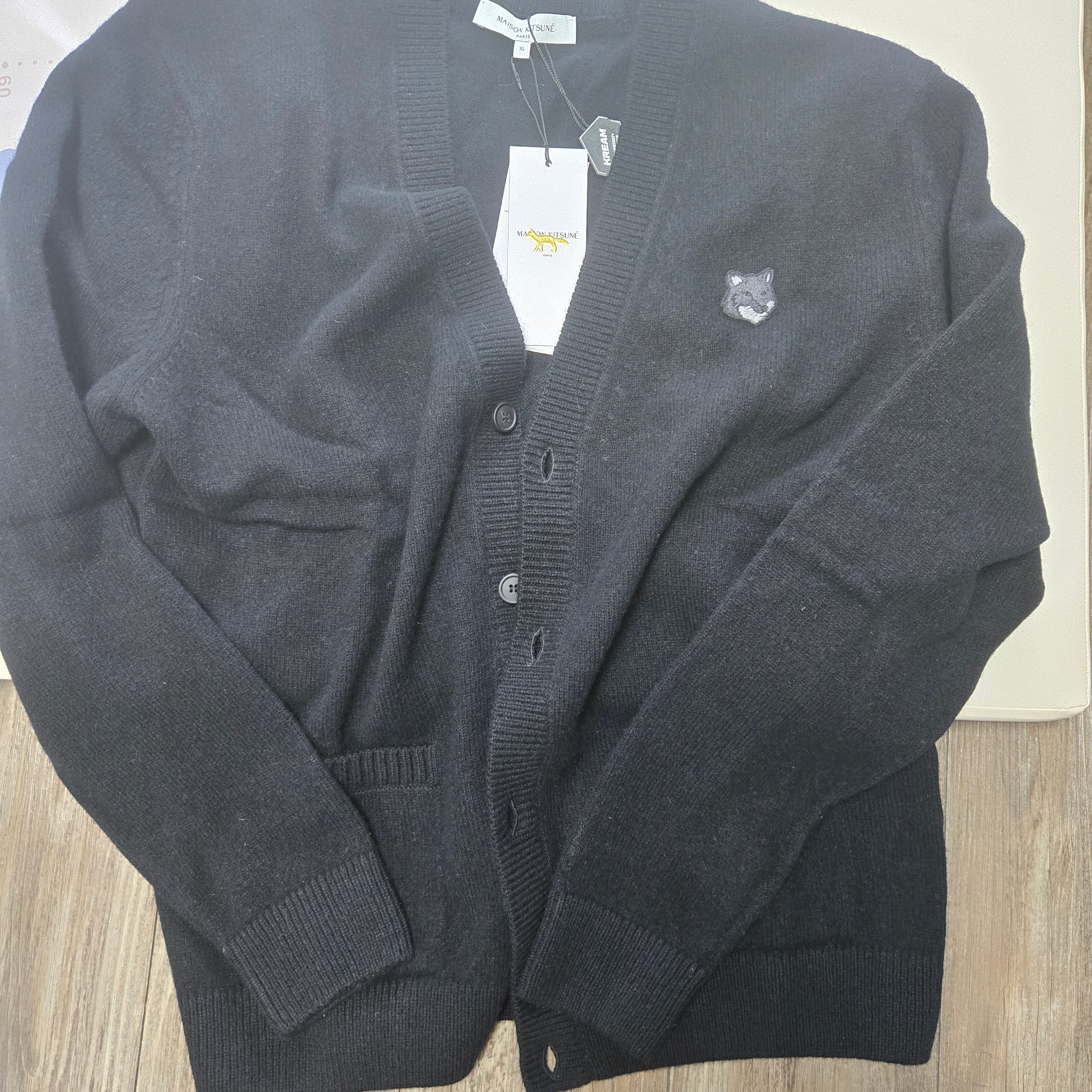 Maison Kitsune Bold Fox Head Patch Regular Cardigan in Lambswool Black 착용 스타일