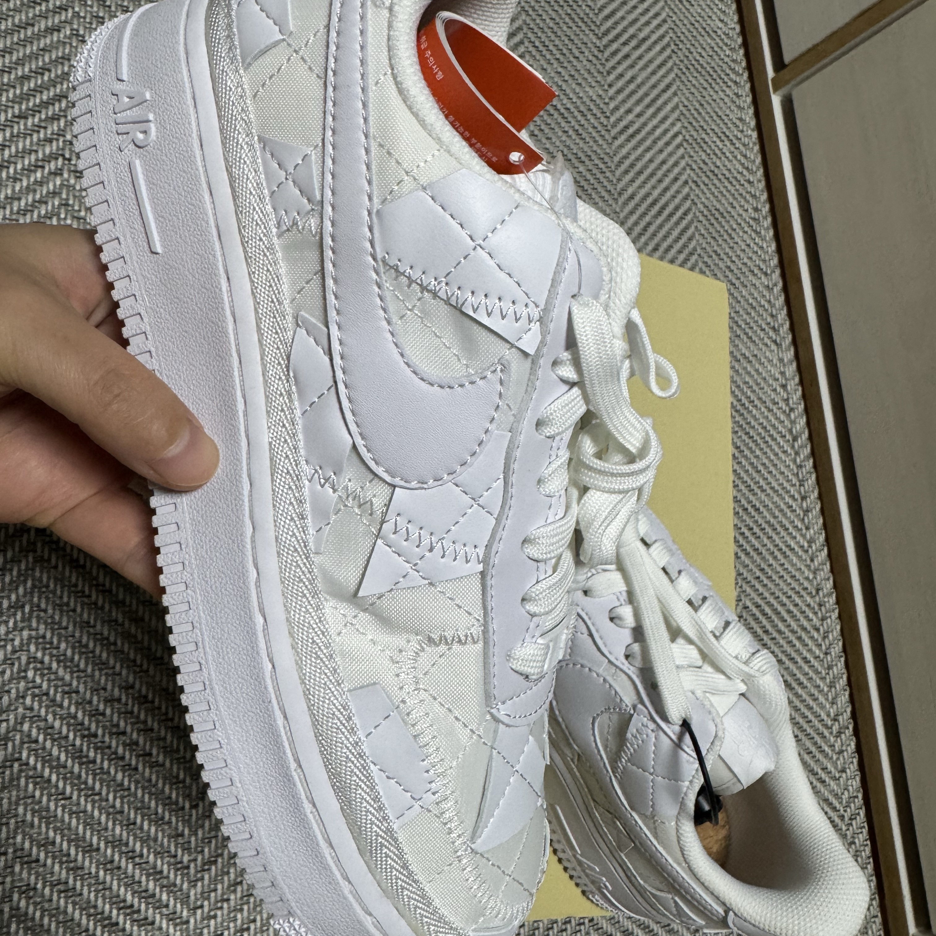 Nike x Billie Eilish Air Force 1 Low SP Triple White 착용 스타일 - 3