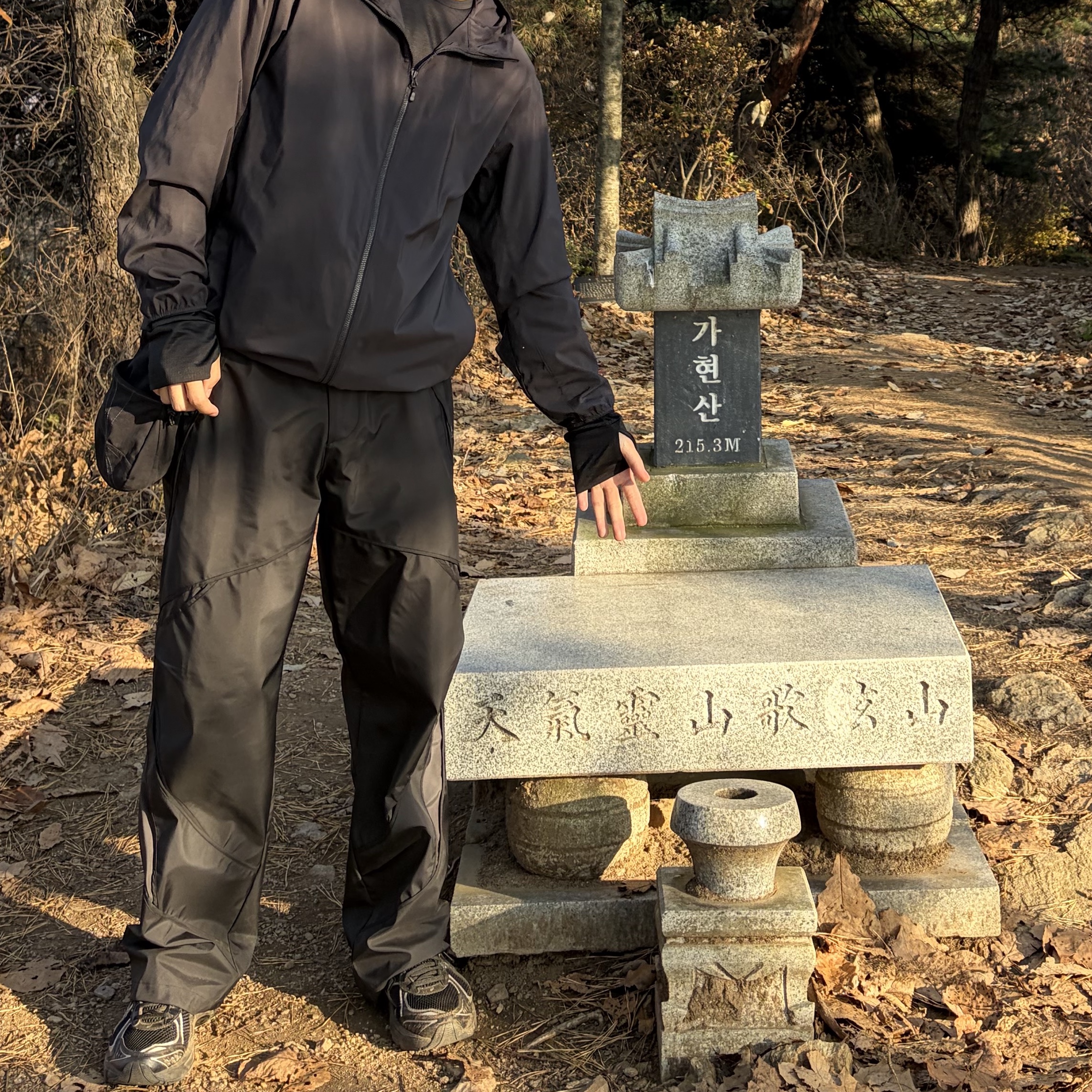 Sansan Gear Varied Cross Bag Black - 25SS, Sansan Gear C-C Pants Black - 23FW 착용 스타일 - 1