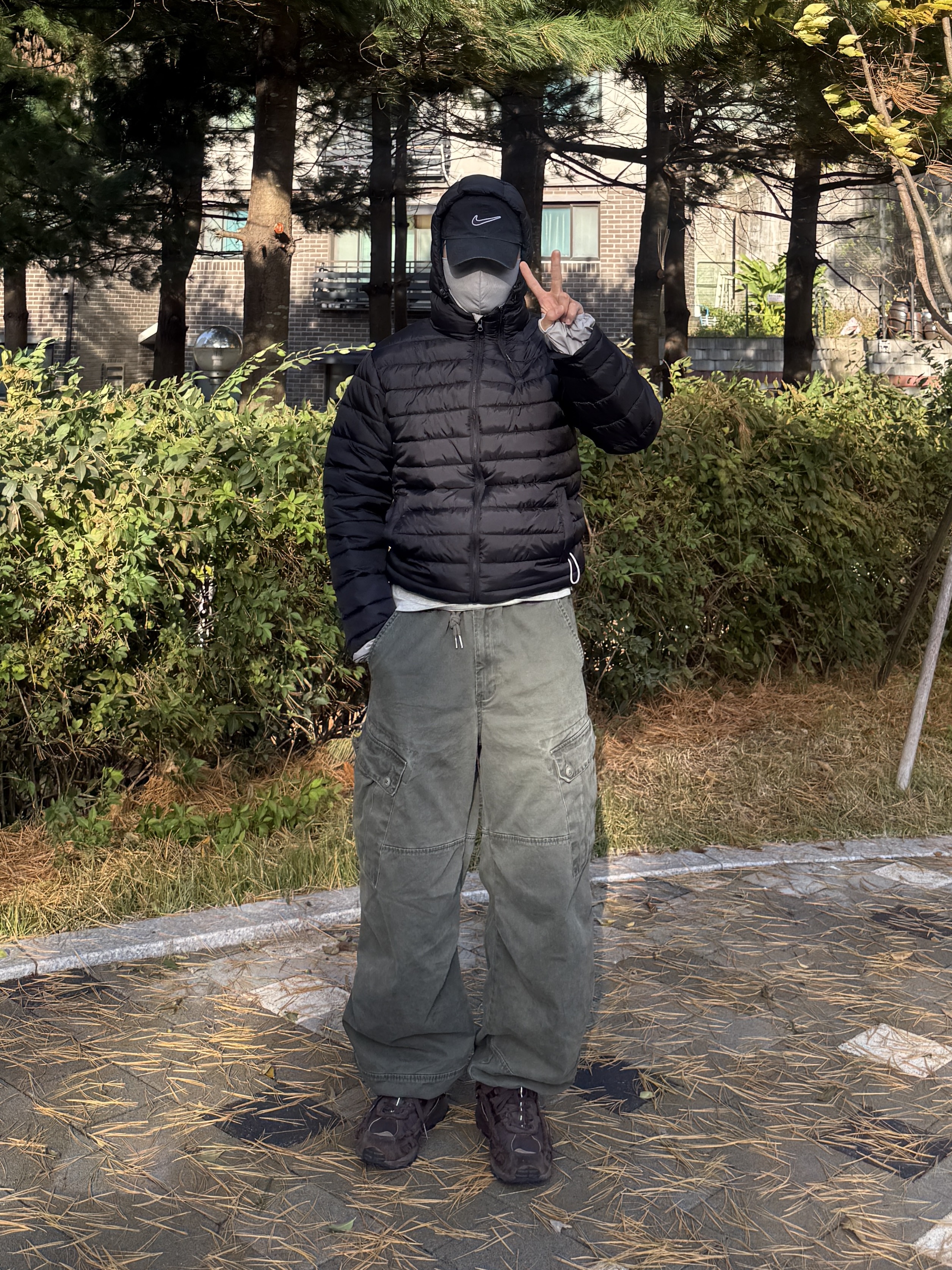 Supreme x Nike Running Hat Black - 25SS, Nike Dri-Fit Club Structured Swoosh Cap Black 착용 스타일 - 1