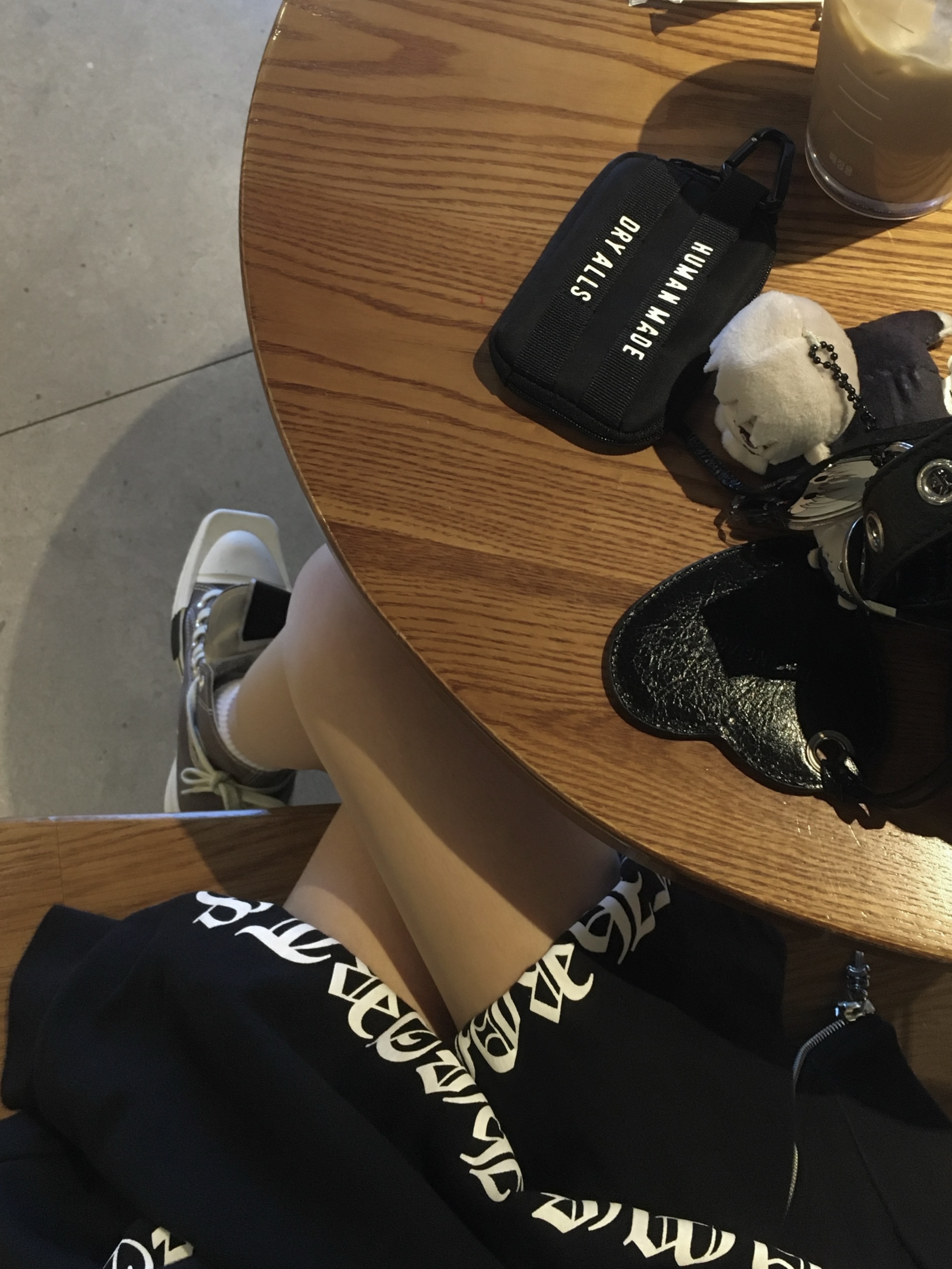 Chrome Hearts Scroll Logo Fleece Zip-Up Hoodie Black, Balenciaga Le Cagole Mini Duffle Bag Black 착용 스타일