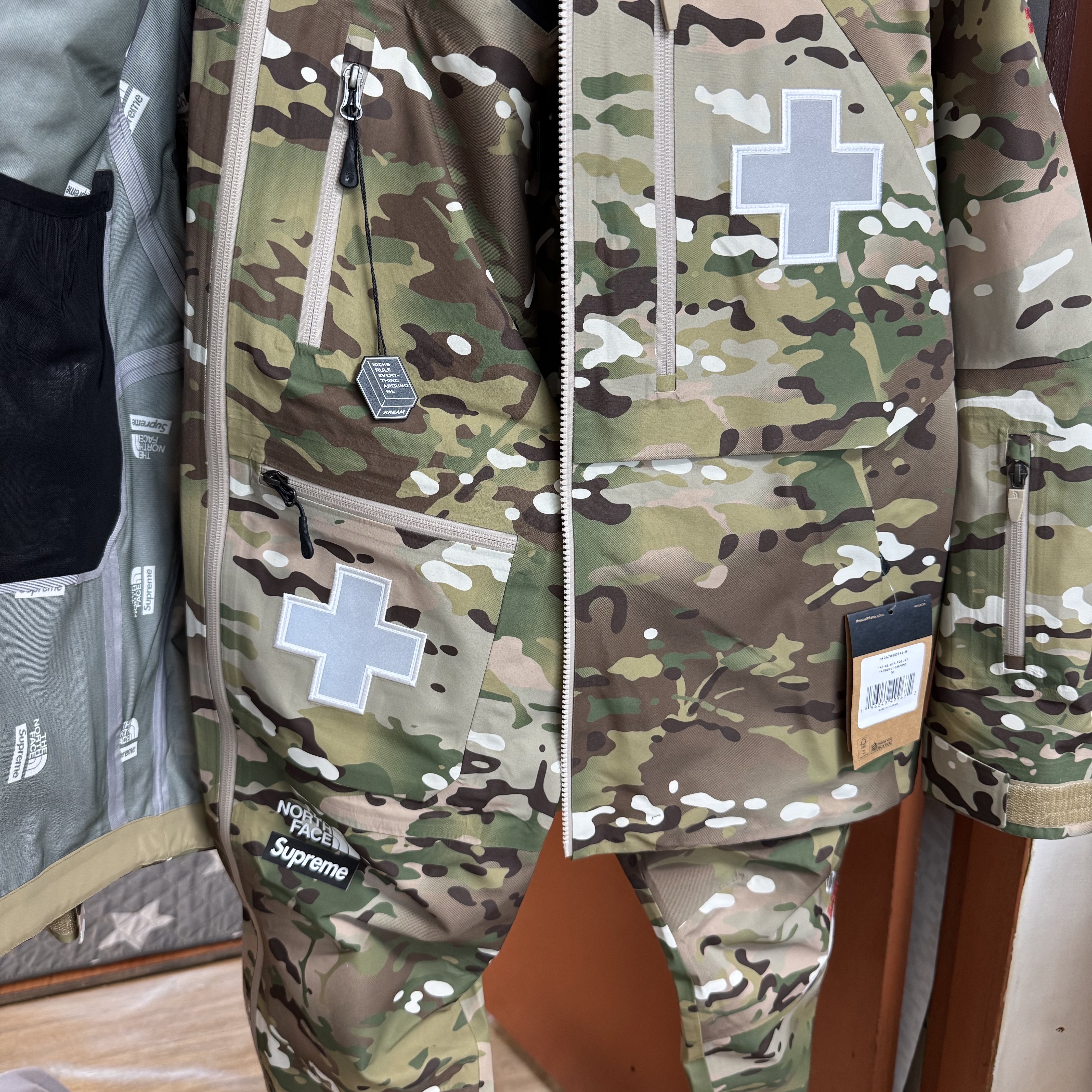 Supreme x The North Face Summit Series Rescue Mountain Pro Jacket Multi Camo - 22SS 착용 스타일
