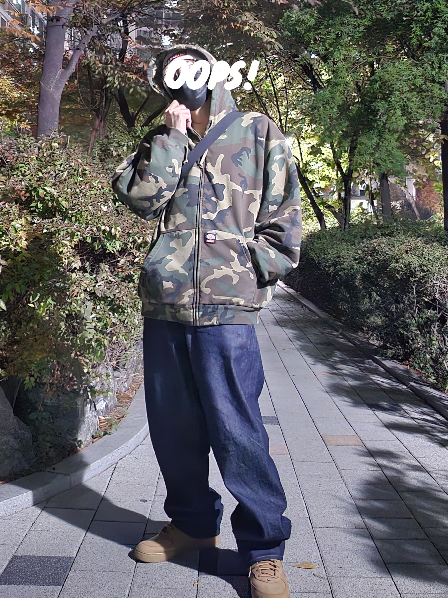 Supreme x Dickies Quilted Lined Zip Up Hooded Sweatshirt Woodland Camo - 25FW, Supreme Mini Duffle Bag Black - 24SS 착용 스타일 - 1
