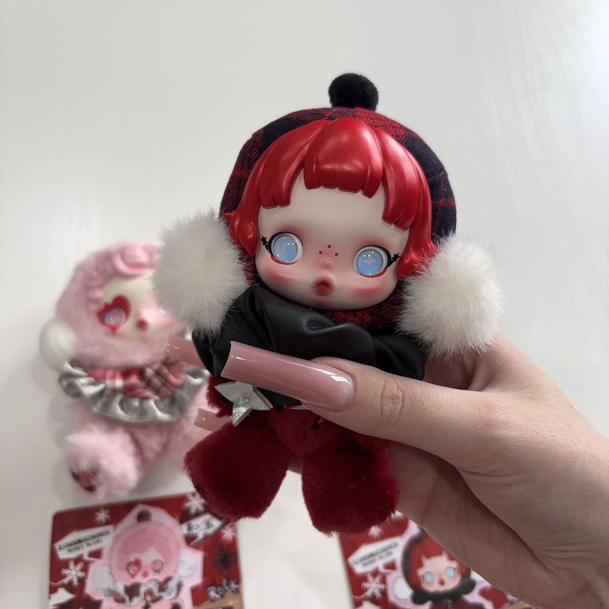 Pop Mart Skullpanda Winter Symphony Series Keyring Rock On (Opened Case) 착용 스타일