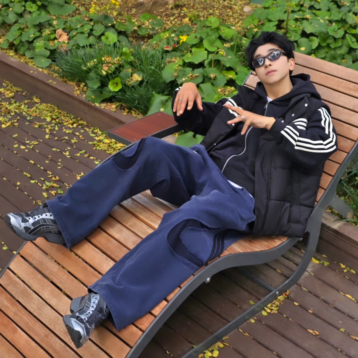 Adidas 3-Stripes Full-Zip Hoodie Black Cream White - KR Sizing, Adidas x Thug Club Teamgeist Sweatpants Night Indigo - KR Sizing 착용 스타일 - 3