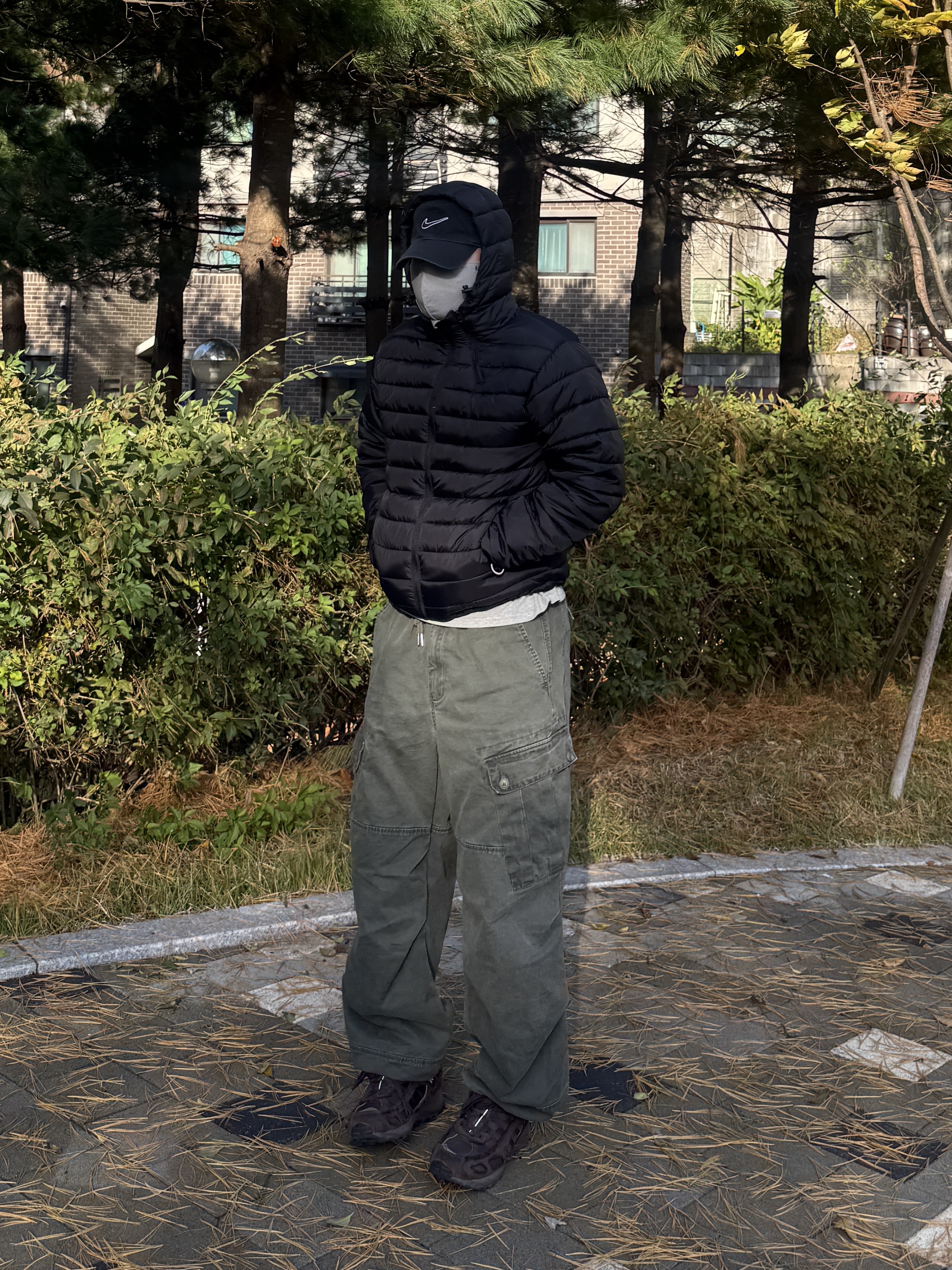 Supreme x Nike Running Hat Black - 25SS, Nike Dri-Fit Club Structured Swoosh Cap Black 착용 스타일 - 2