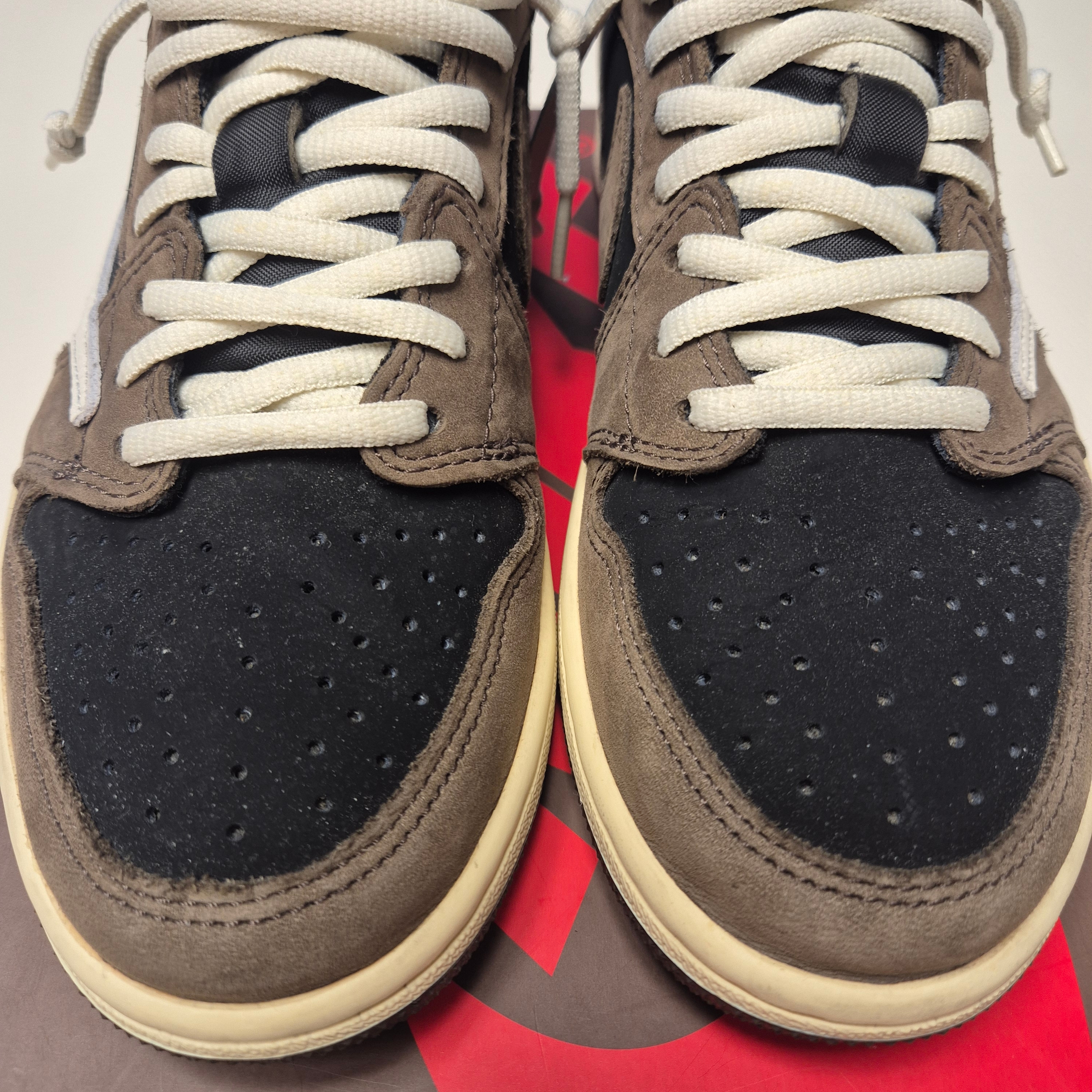 Jordan 1 x Travis Scott Retro Low OG SP Mocha 착용 스타일 - 6