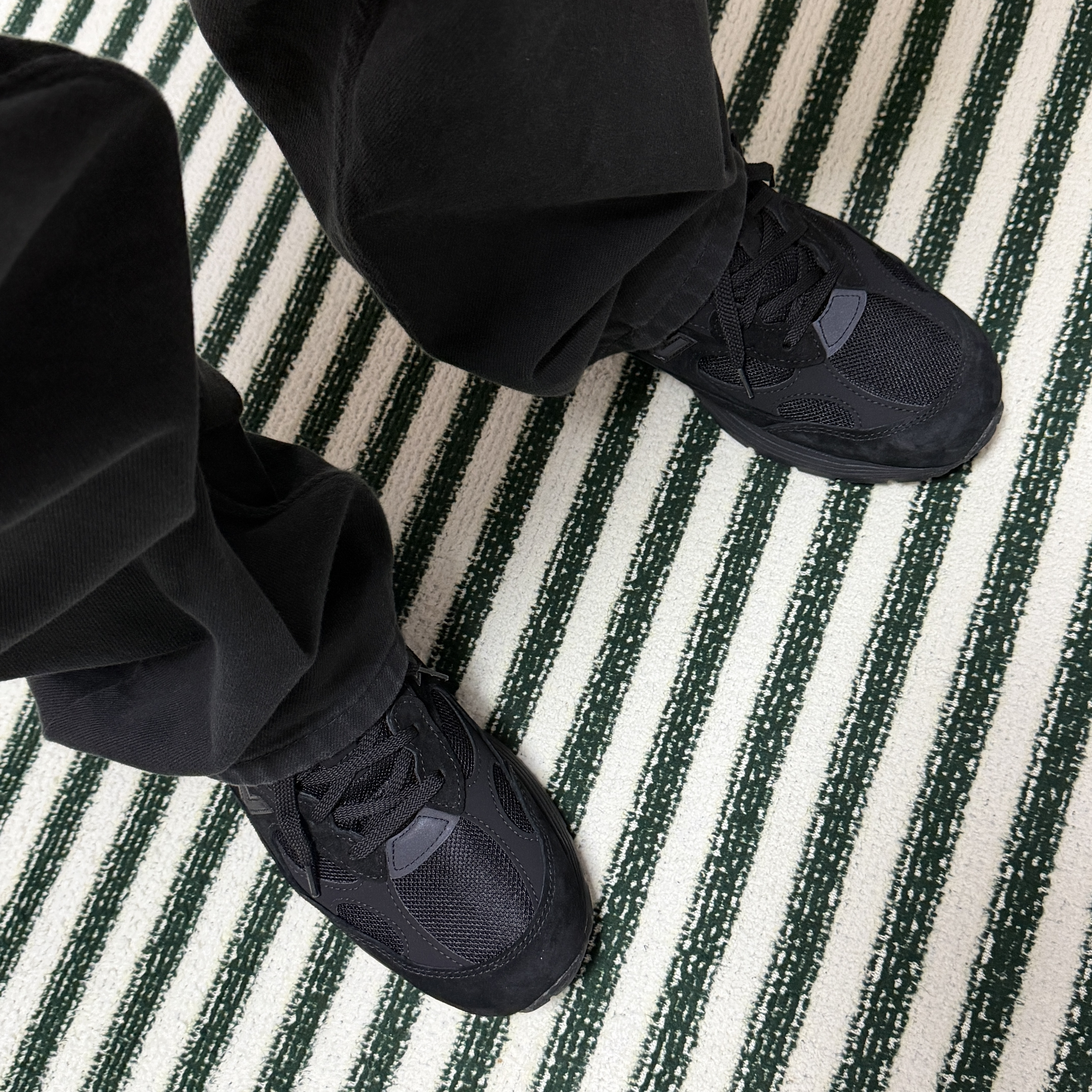 New Balance 992 Made in USA Core Black 착용 스타일 - 1