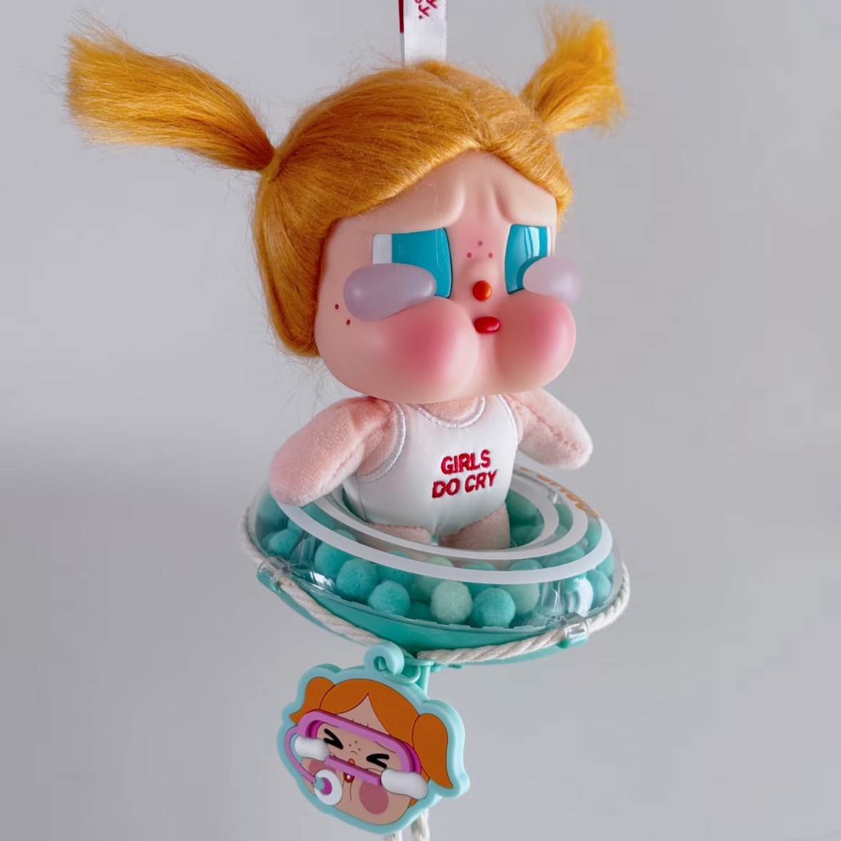 Pop Mart Crybaby Vacation Mode On Series Cross Strap Glug-Glug (Opened Case), Pop Mart Crybaby Vacation Mode On Series Vinyl Plush Pendant Glug-Glug (Opened Case) 착용 스타일