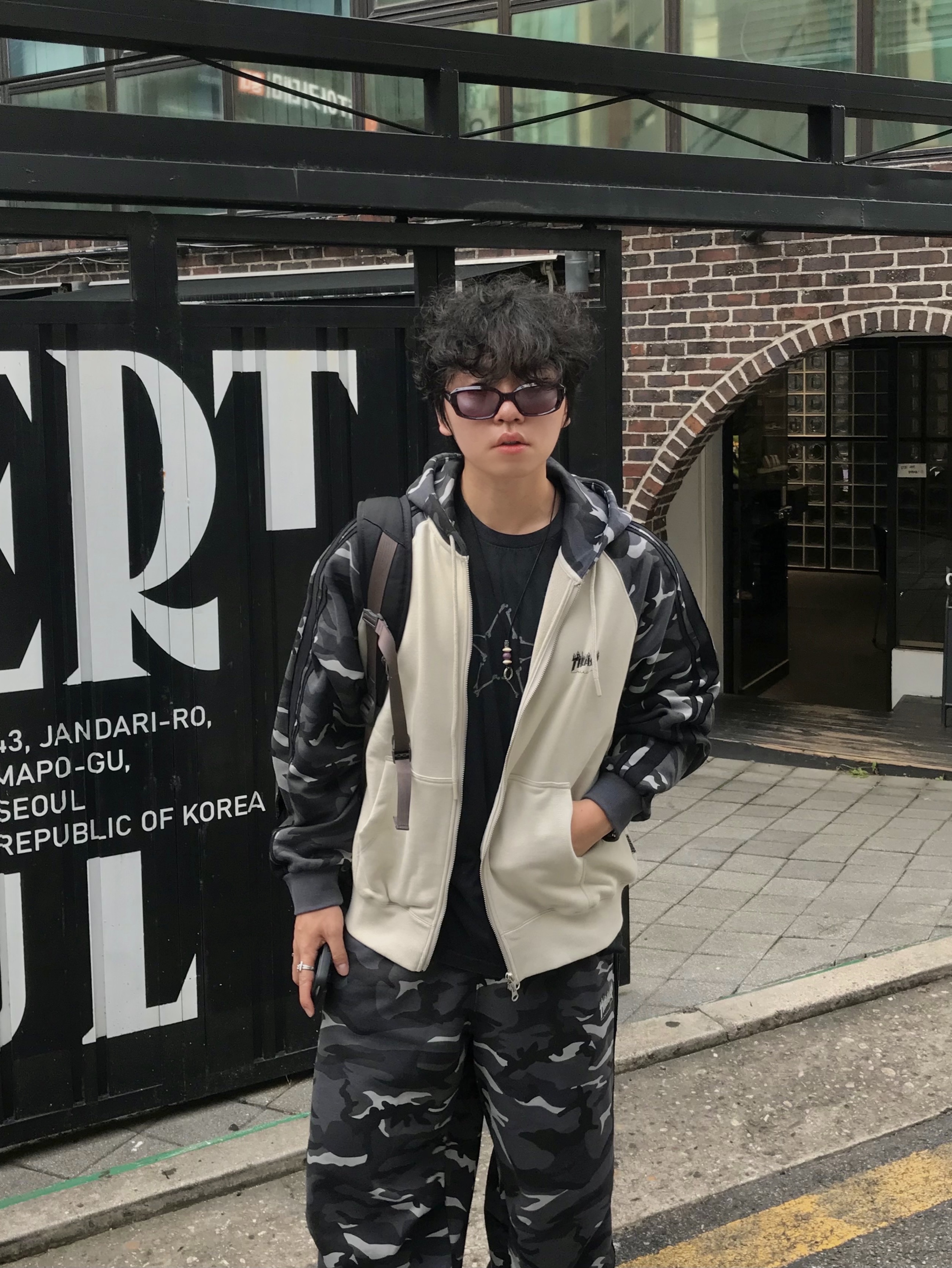 THRASHER Flame Washed Track Pants Camo, THRASHER Flame Washed Track Hooded Zip-Up Camo 착용 스타일 - 9
