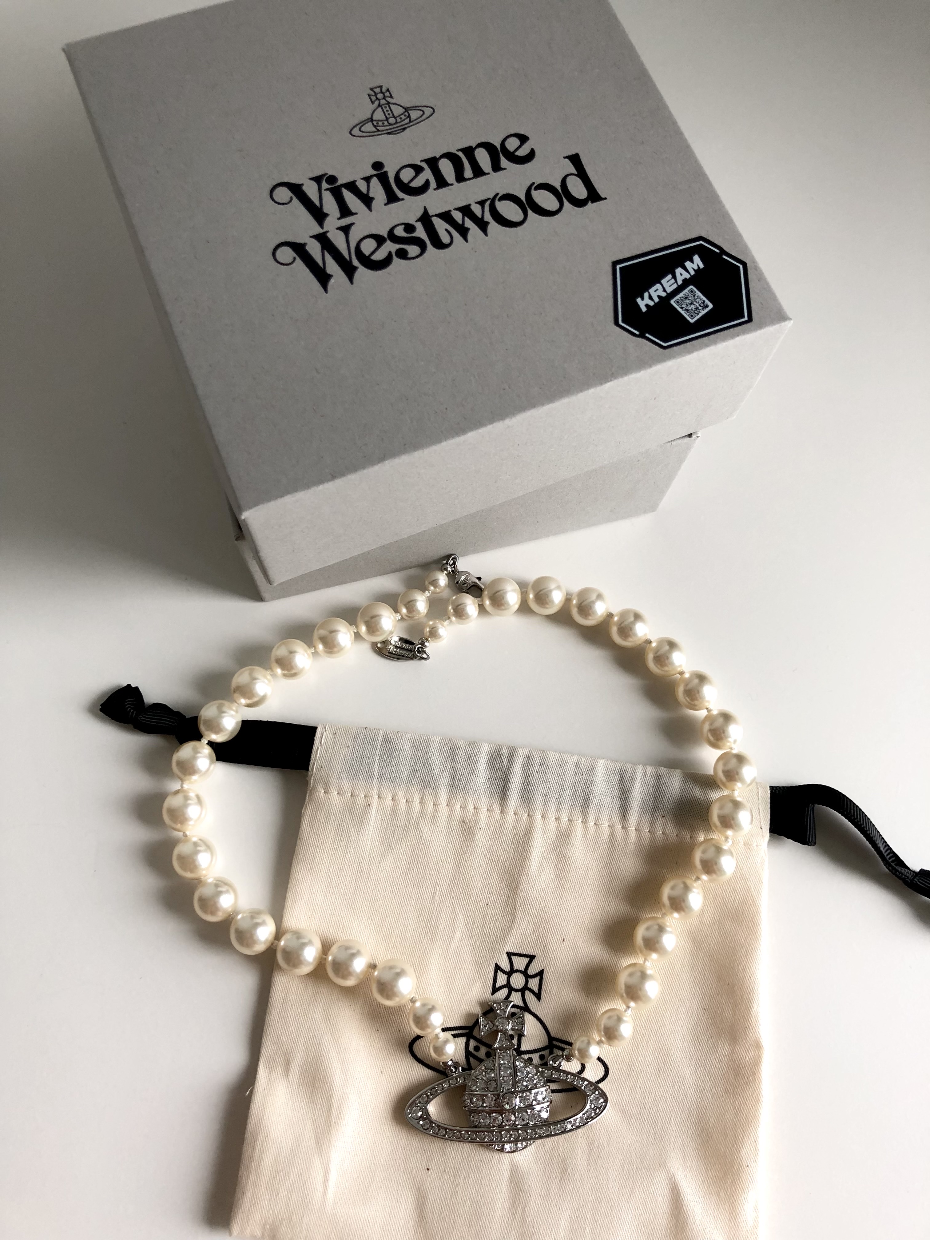 Vivienne Westwood One Row Pearl Bas Relief Choker Silver 착용 스타일 - 3