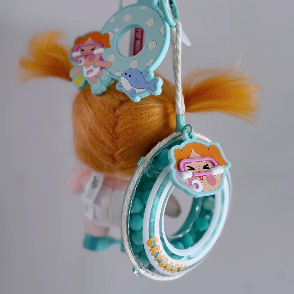 Pop Mart Crybaby Vacation Mode On Series Vinyl Plush Pendant Glug-Glug (Opened Case), Pop Mart Crybaby Vacation Mode On Series Pendant Glug-Glug (Opened Case) 착용 스타일