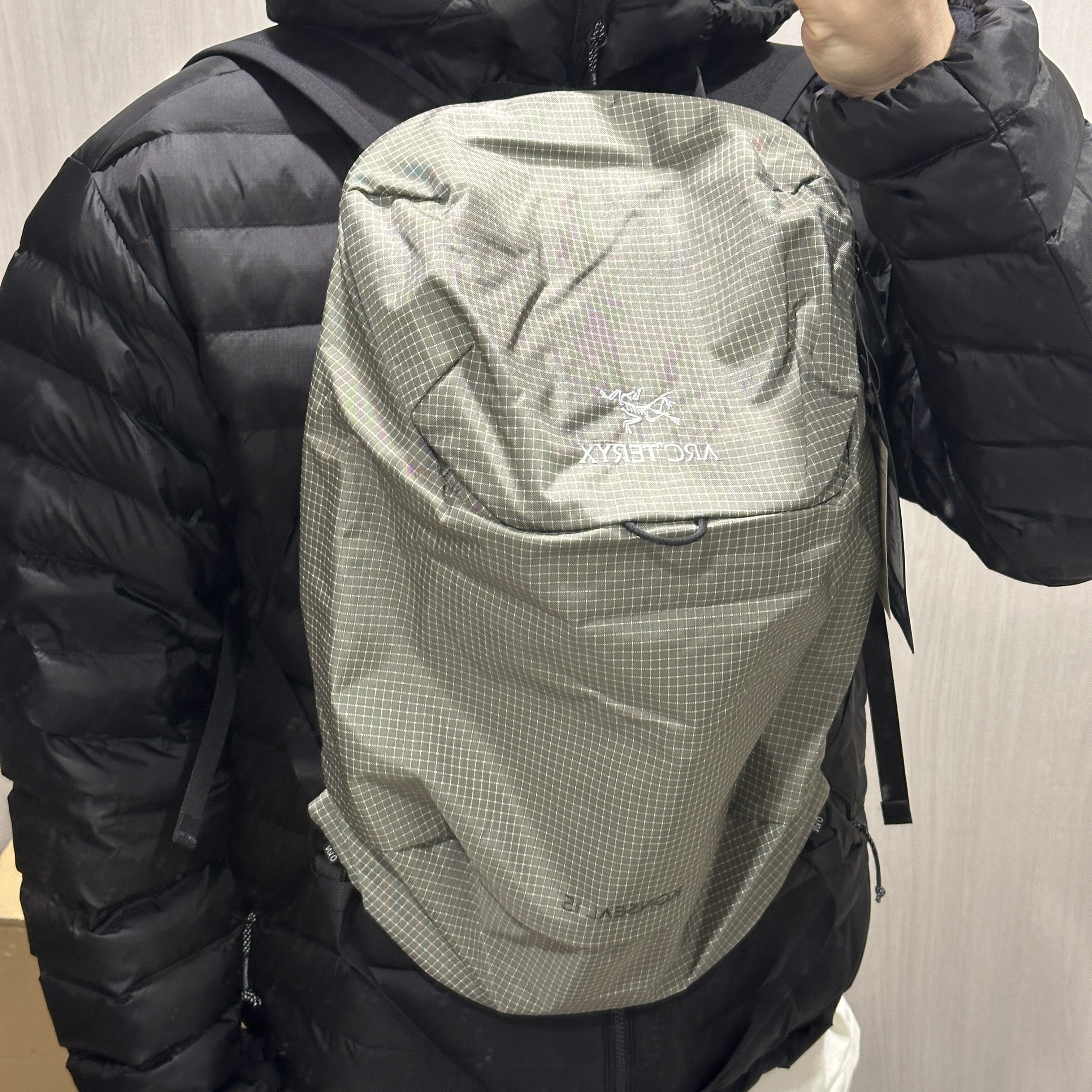 Arc'teryx Konseal 15 Backpack Forage, The North Face Ventus On Jacket Black 착용 스타일 - 1