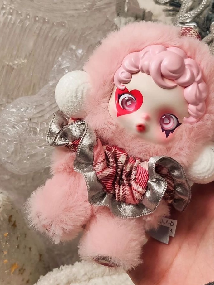 Pop Mart Skullpanda Winter Symphony Series Keyring Rhapsody (Opened Case) 착용 스타일