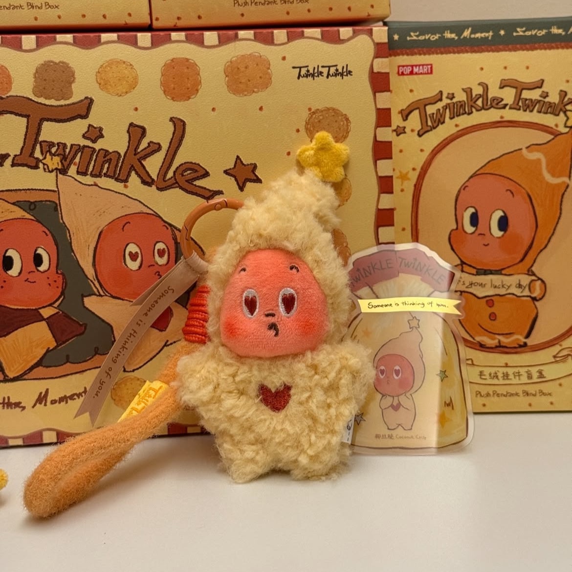 Pop Mart Twinkle Twinkle Savor the Moment Series-Fresh-Baked Mini Cookies Plush Pendant Coconut Crisp (Opened Case) 착용 스타일