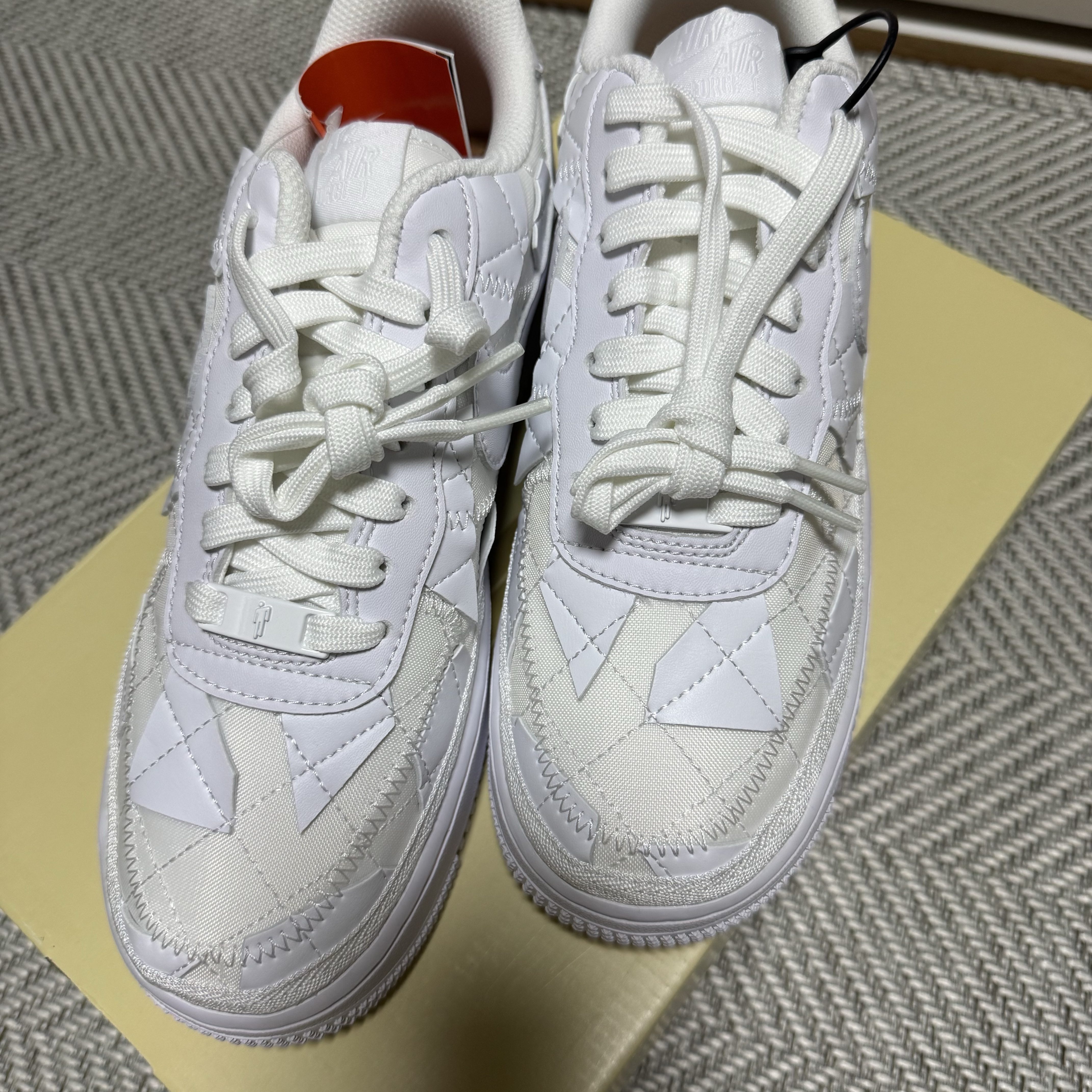 Nike x Billie Eilish Air Force 1 Low SP Triple White 착용 스타일 - 1