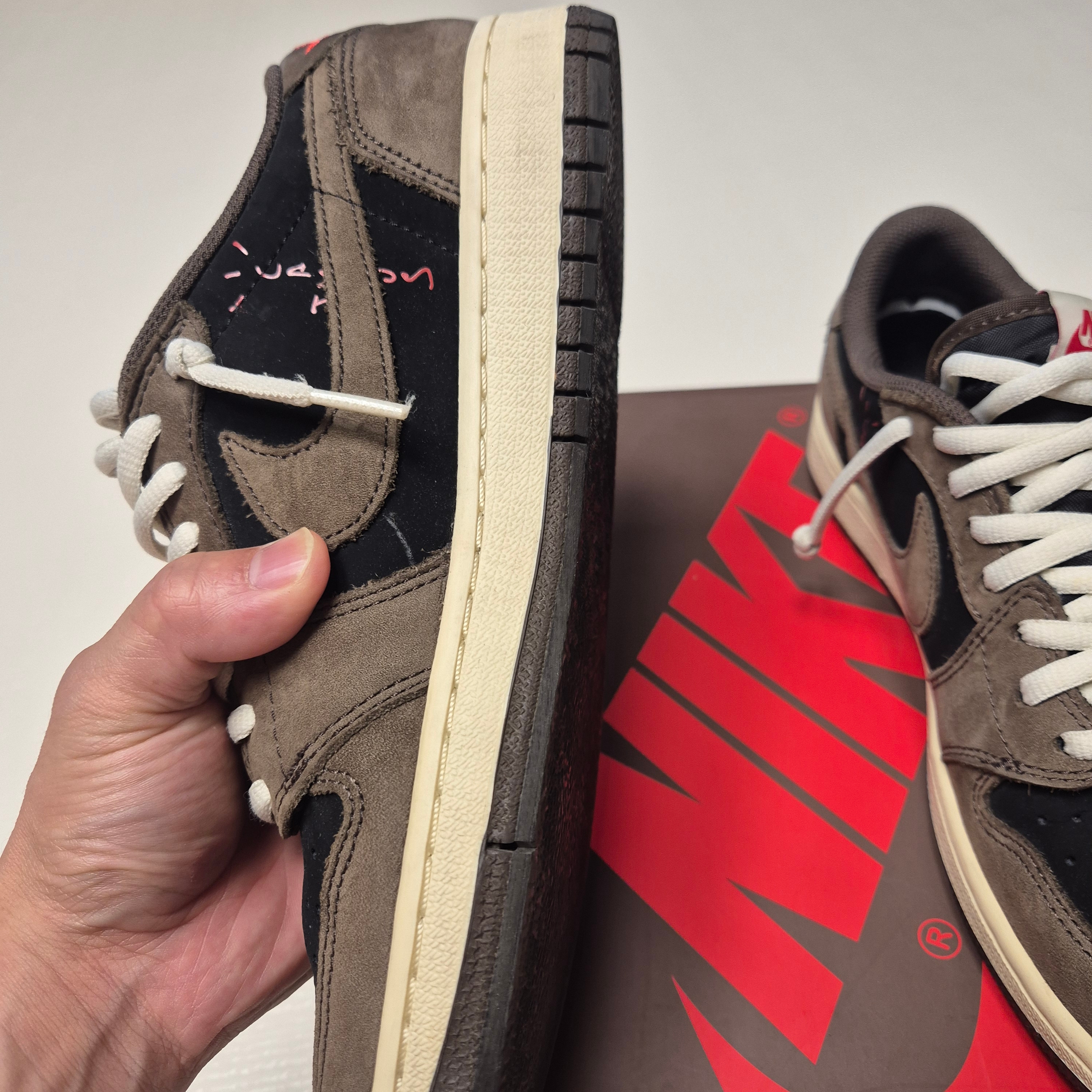 Jordan 1 x Travis Scott Retro Low OG SP Mocha 착용 스타일 - 9