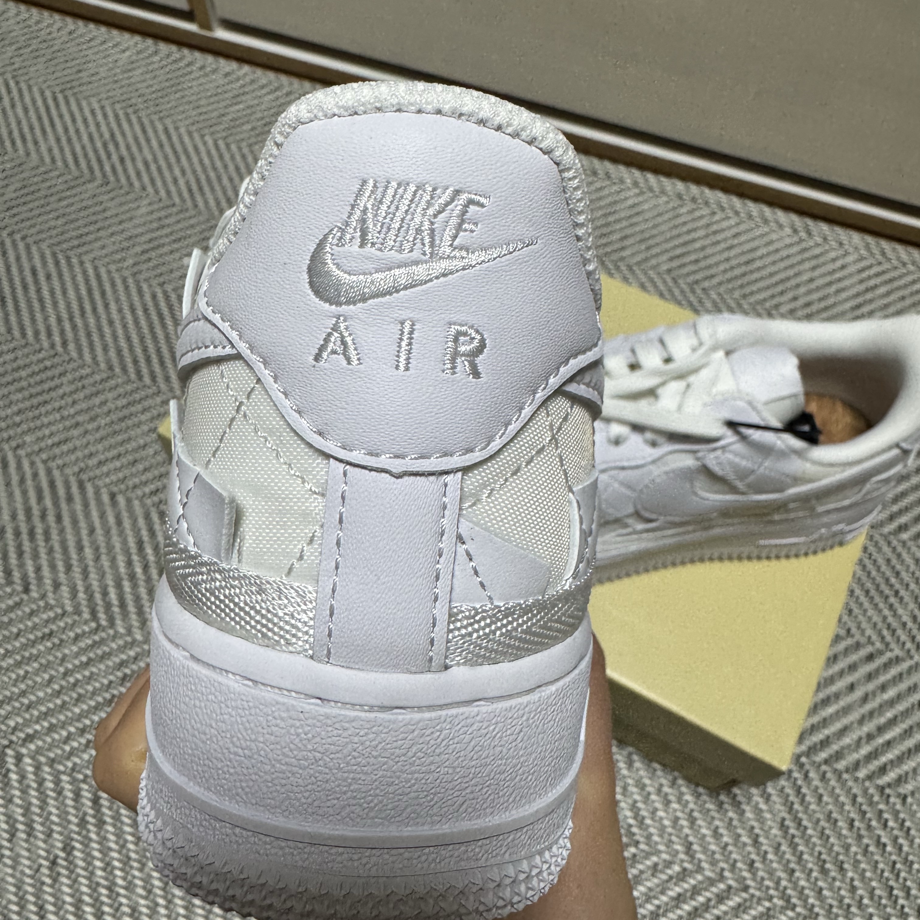 Nike x Billie Eilish Air Force 1 Low SP Triple White 착용 스타일 - 5
