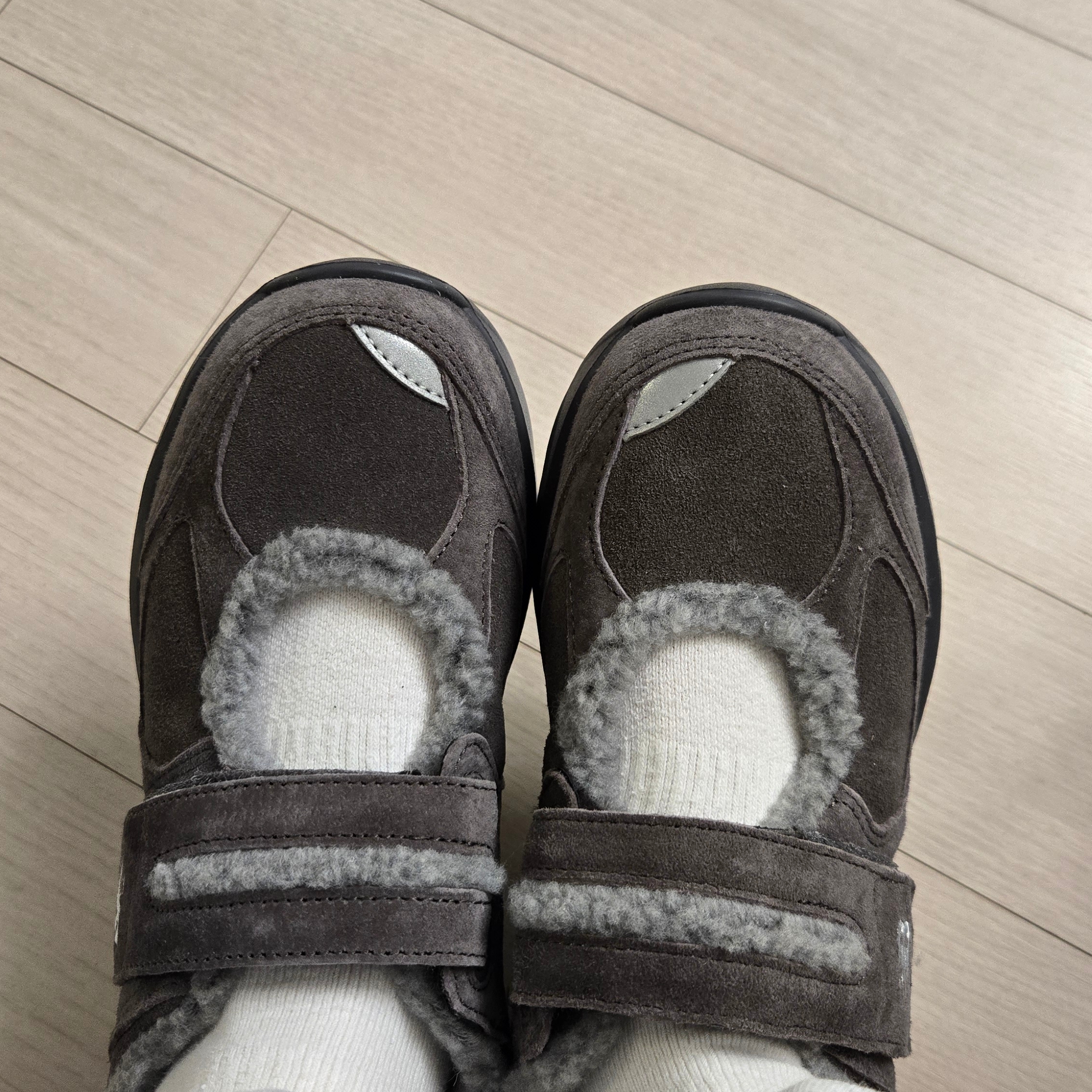 (W) New Balance Winter Breeze SD2205 Grey 착용 스타일