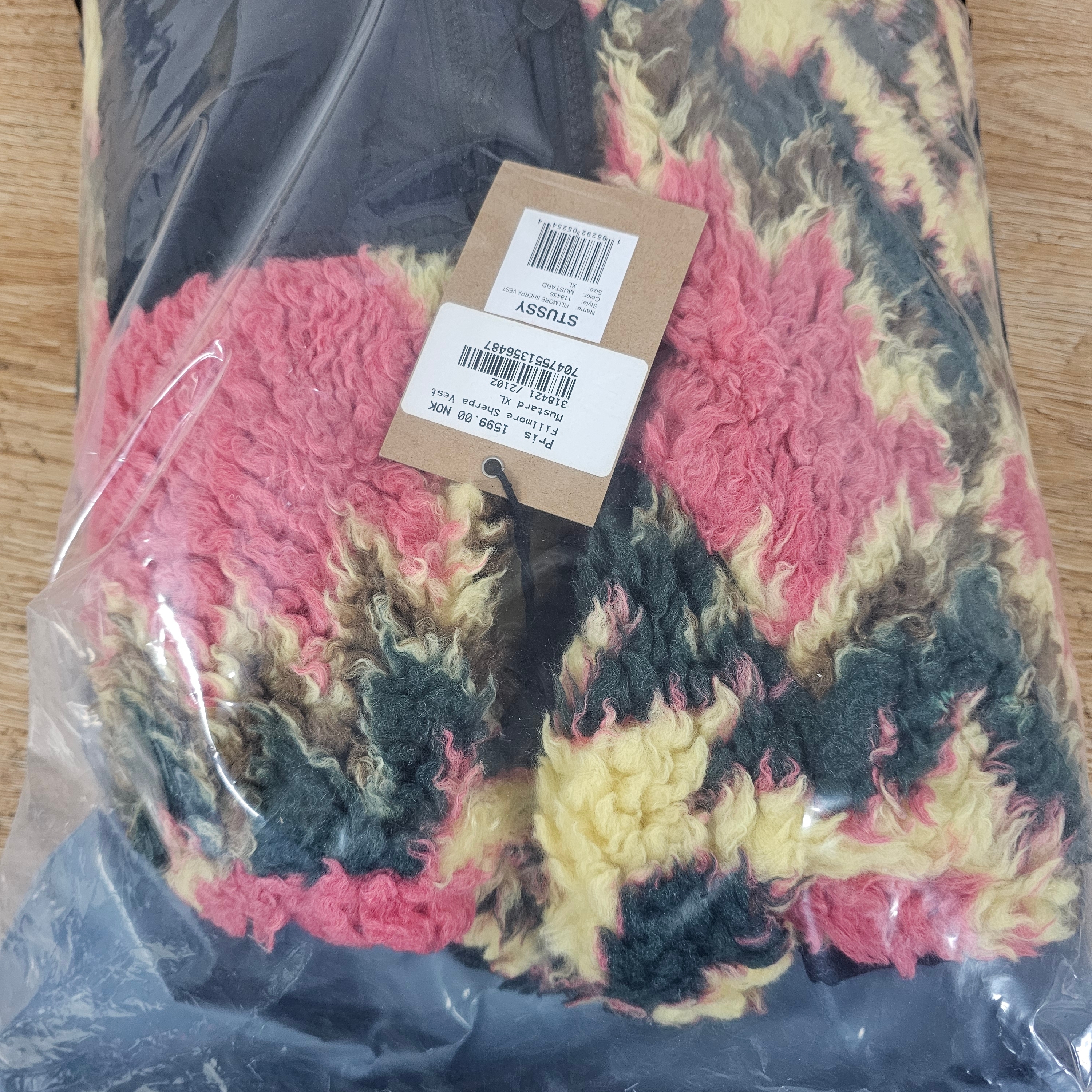 Stussy Fillmore Sherpa Vest Mustard 착용 스타일