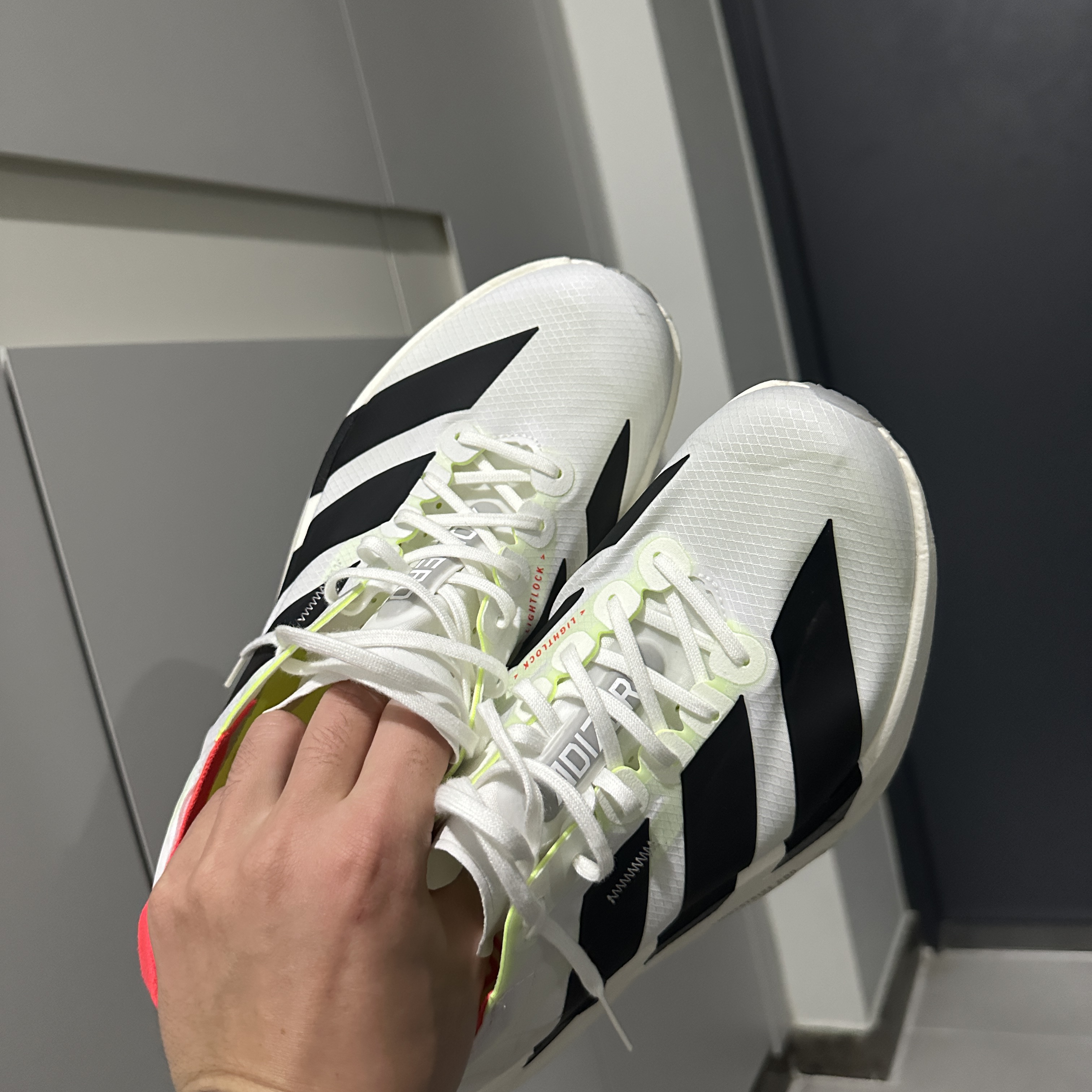 Adidas Adizero Adios Pro 4 Cloud White Core Black 착용 스타일 - 2